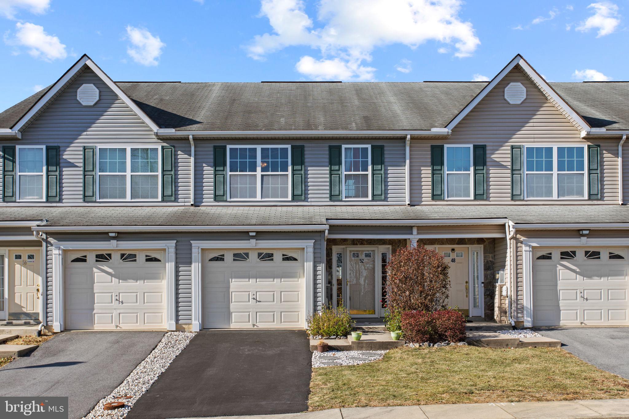 TOWNES OF RIDGEWAY - Residential