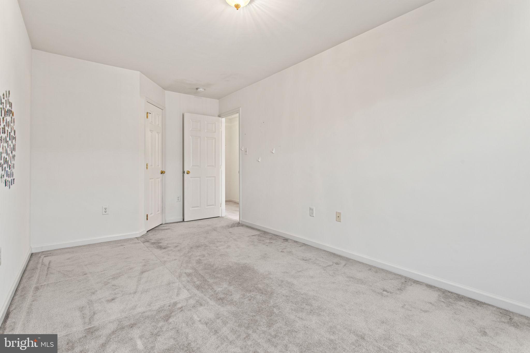 TOWNES OF RIDGEWAY - Residential