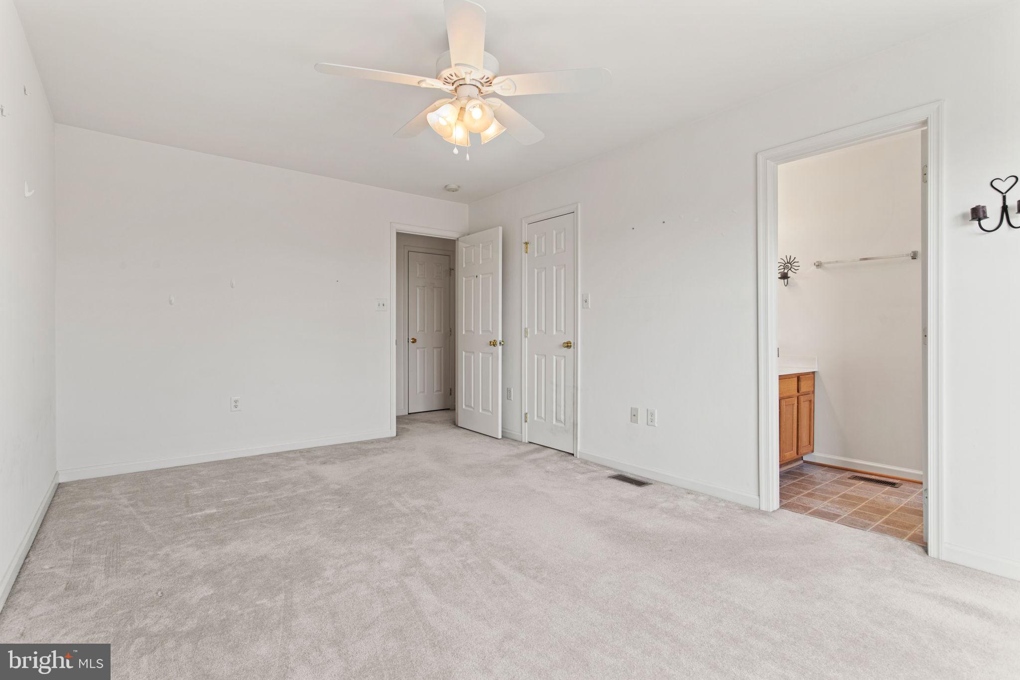 TOWNES OF RIDGEWAY - Residential