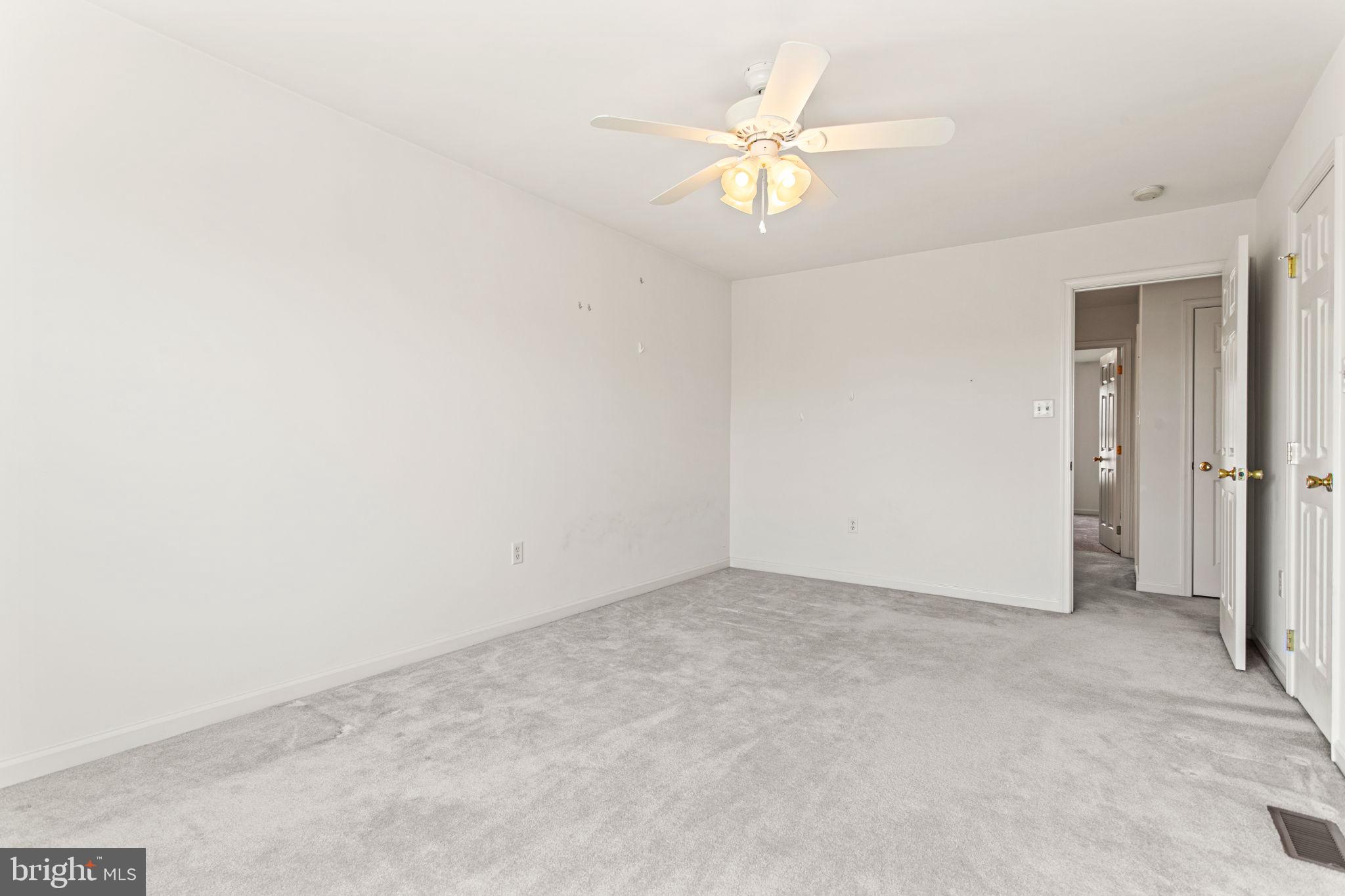 TOWNES OF RIDGEWAY - Residential