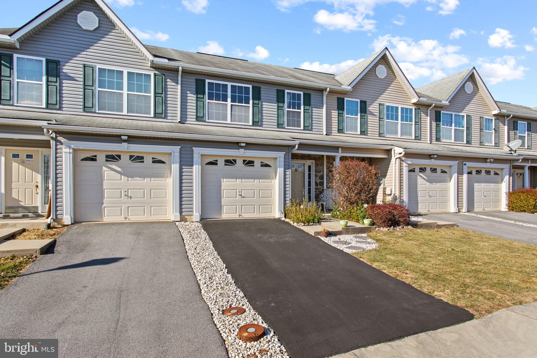 TOWNES OF RIDGEWAY - Residential