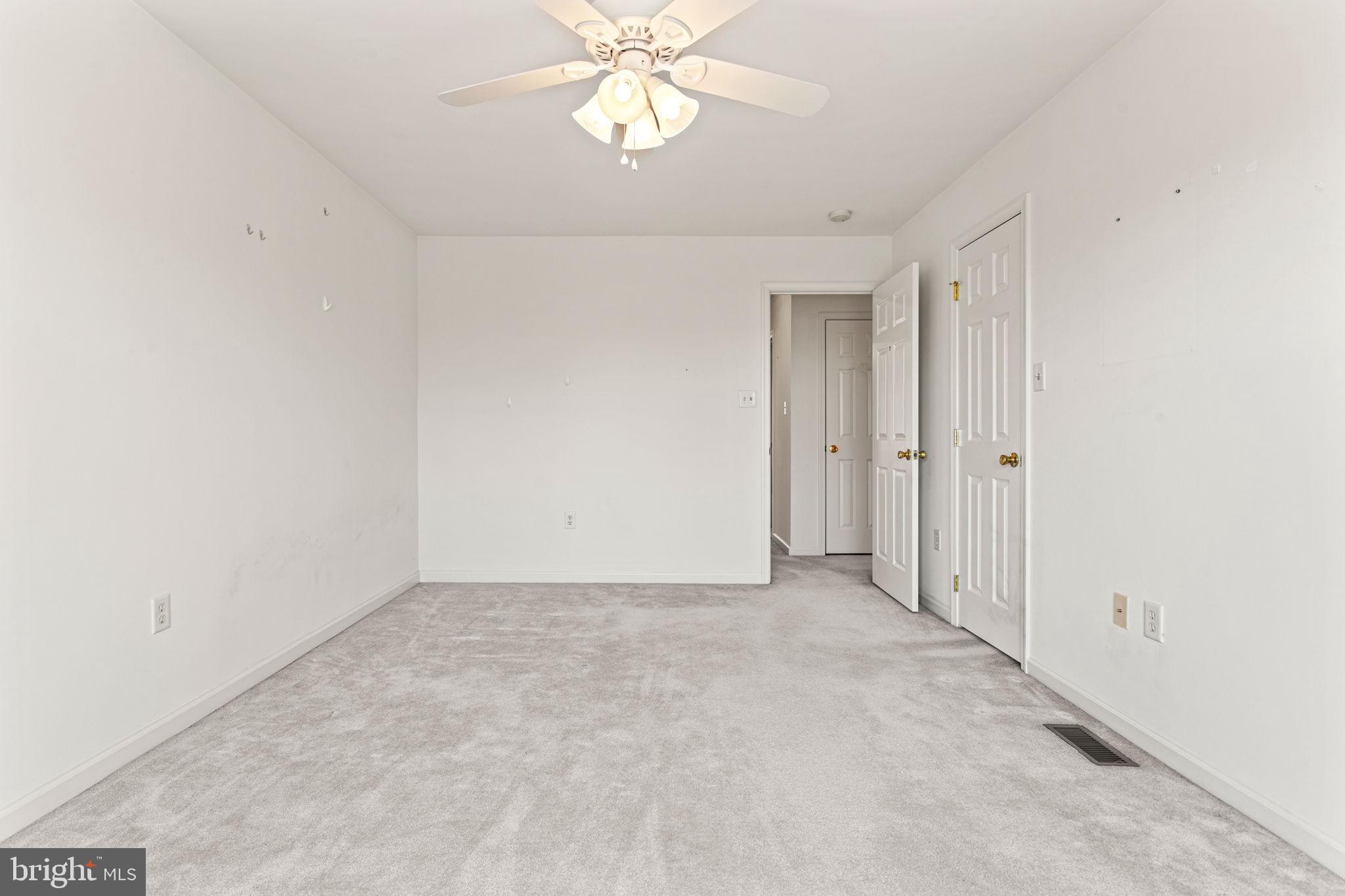 TOWNES OF RIDGEWAY - Residential