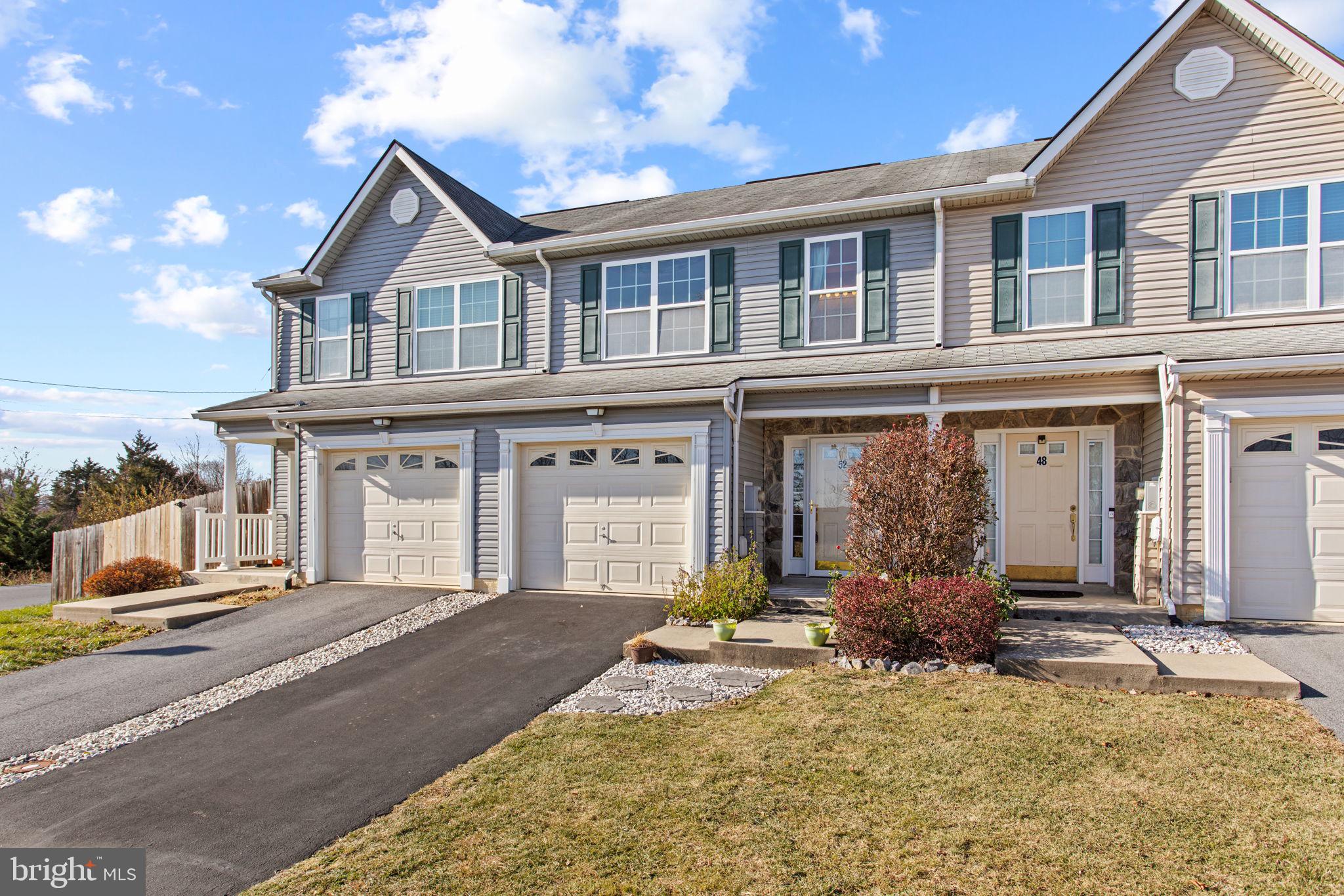 TOWNES OF RIDGEWAY - Residential