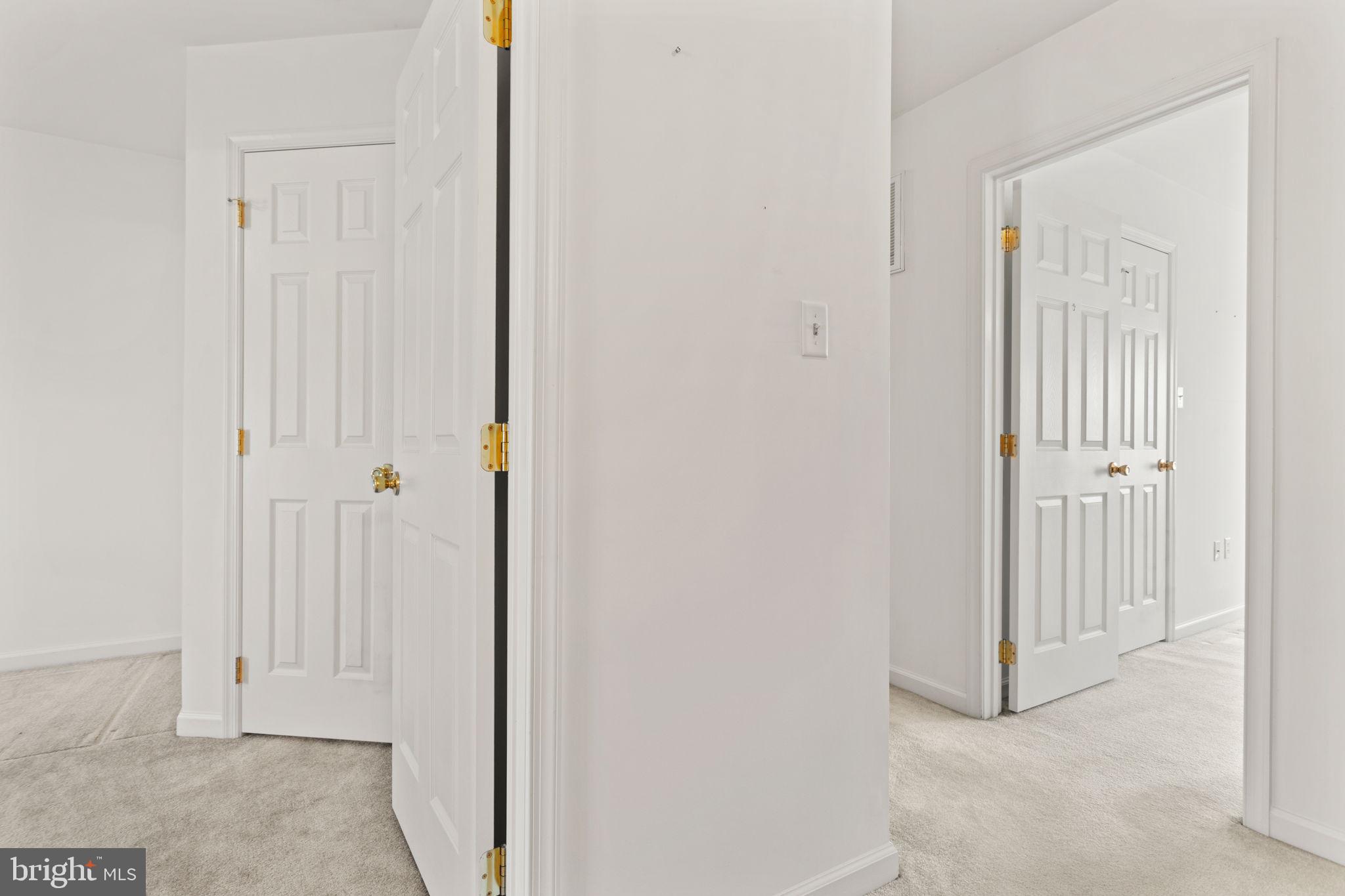 TOWNES OF RIDGEWAY - Residential