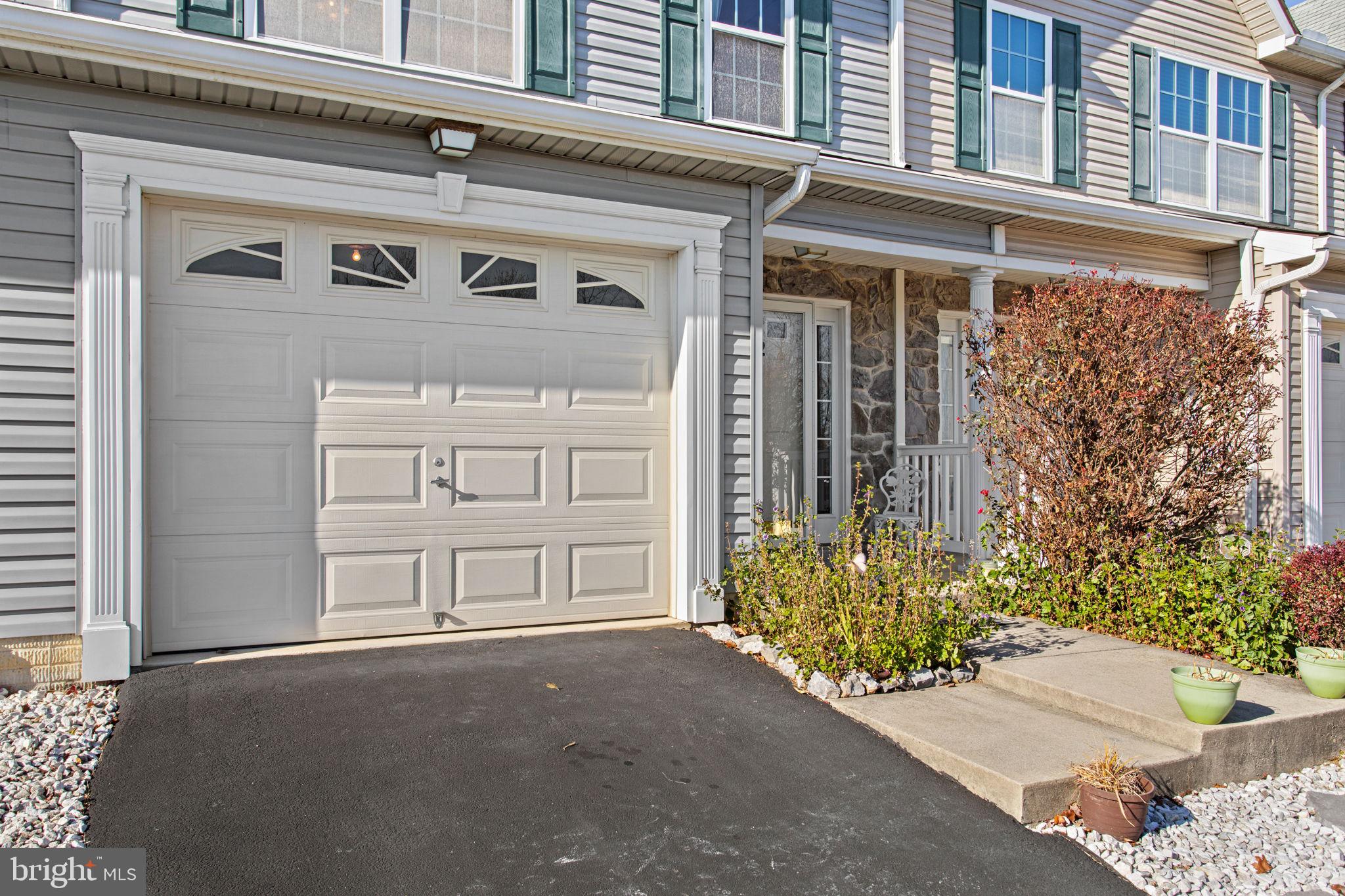 TOWNES OF RIDGEWAY - Residential