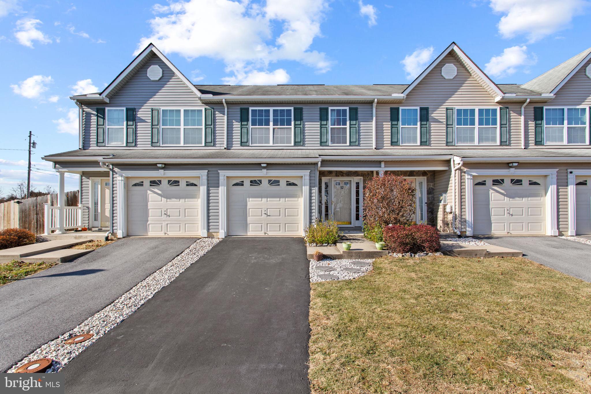 TOWNES OF RIDGEWAY - Residential