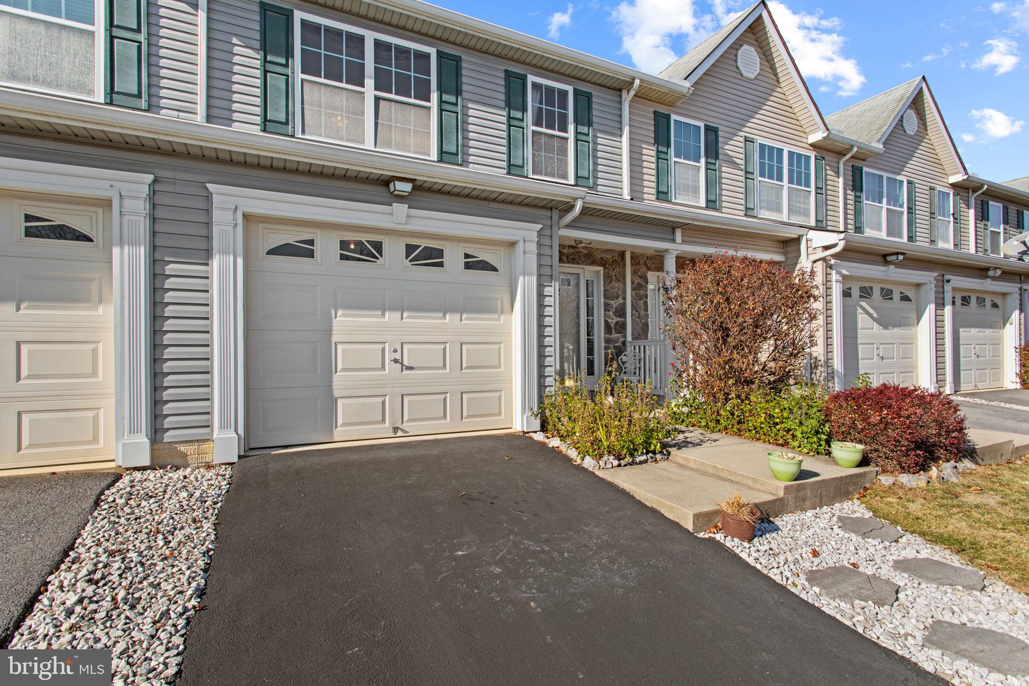 TOWNES OF RIDGEWAY - Residential