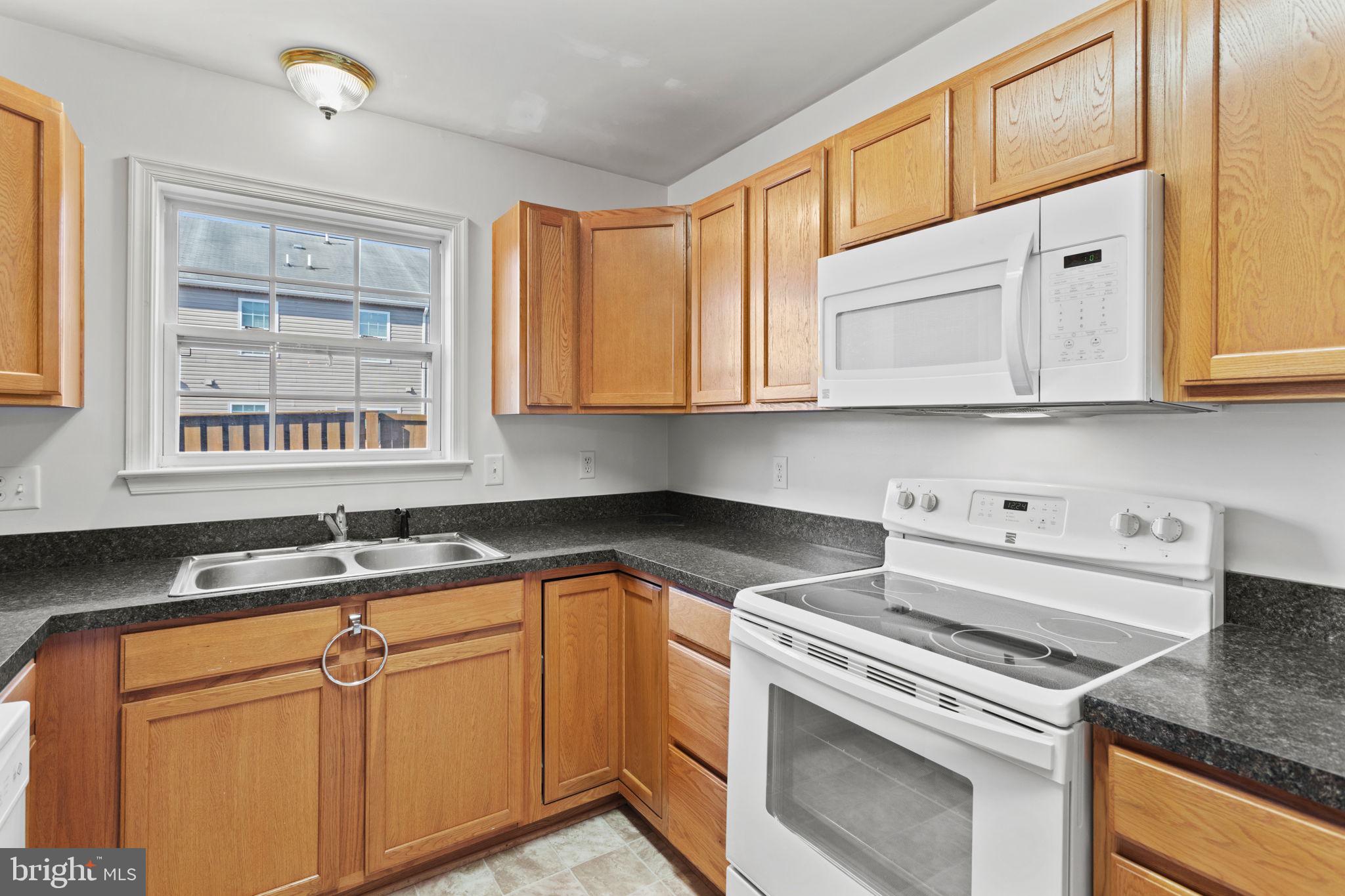 TOWNES OF RIDGEWAY - Residential