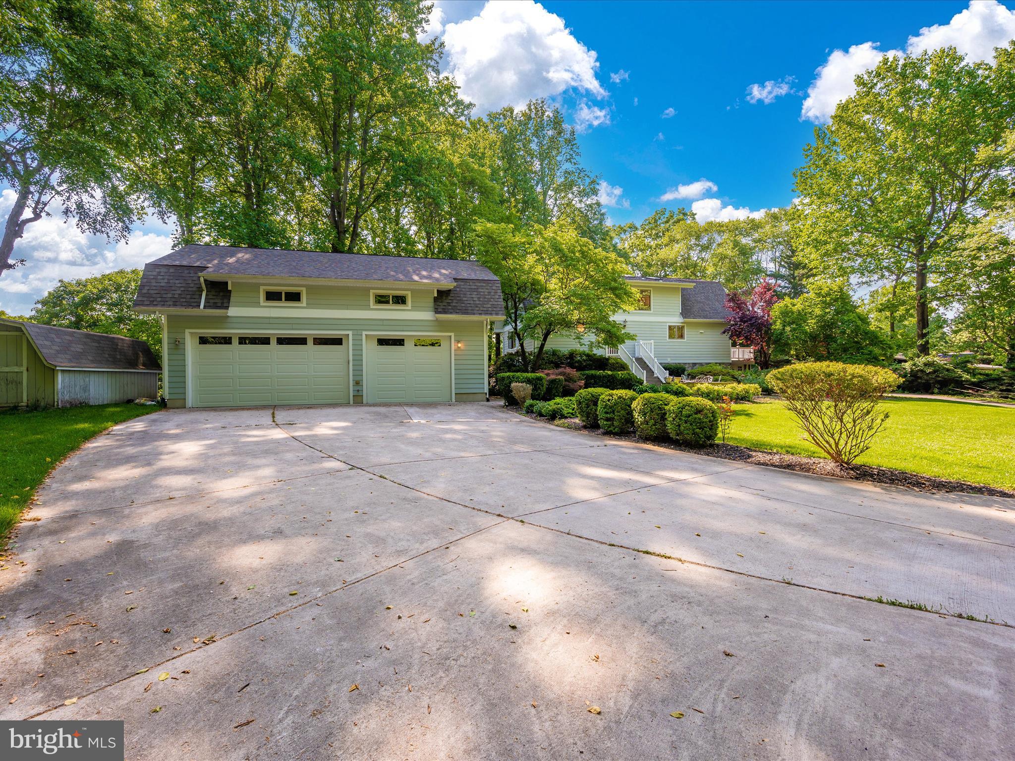 BROCK HALL - Residential