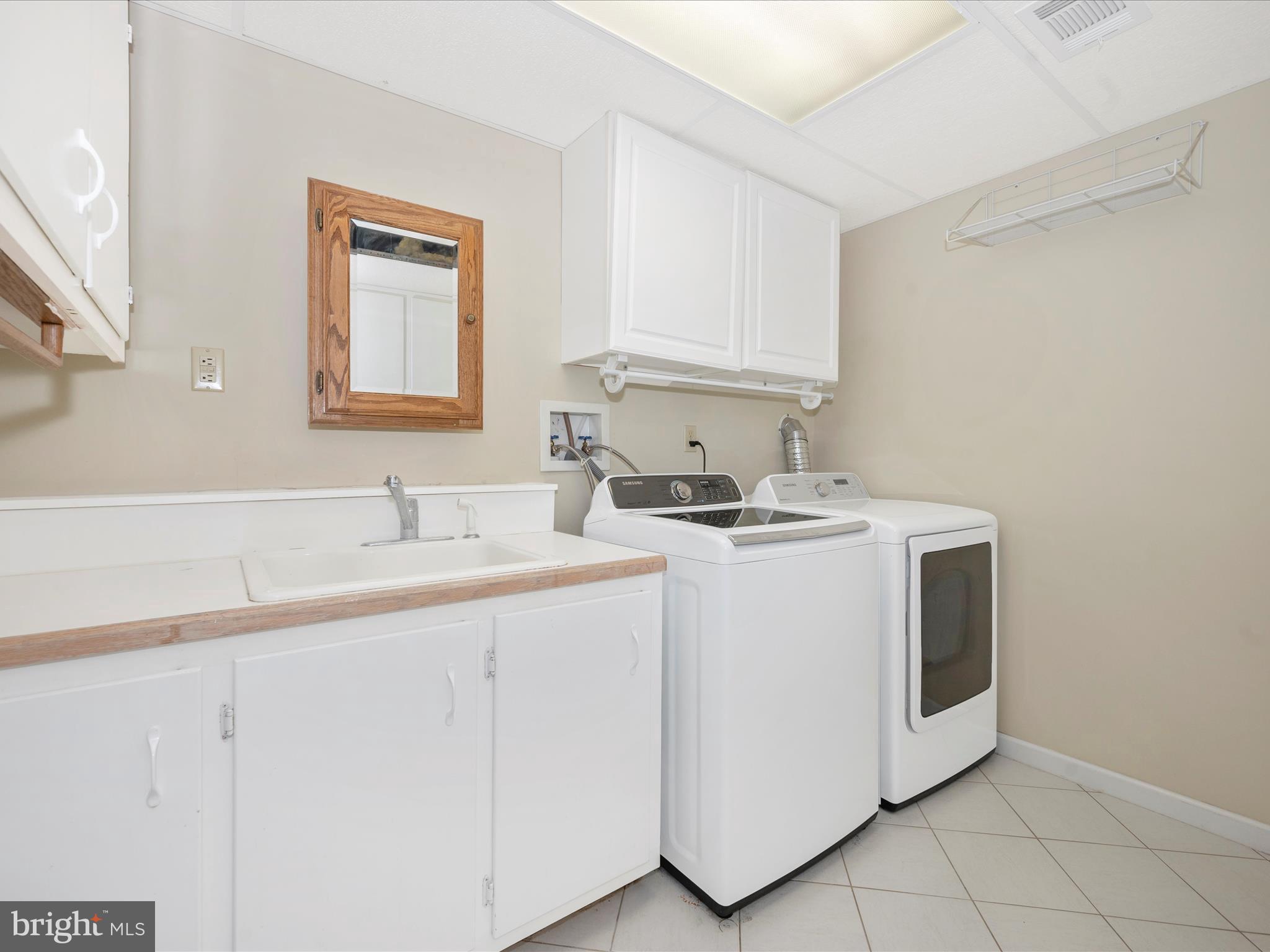 BROCK HALL - Residential