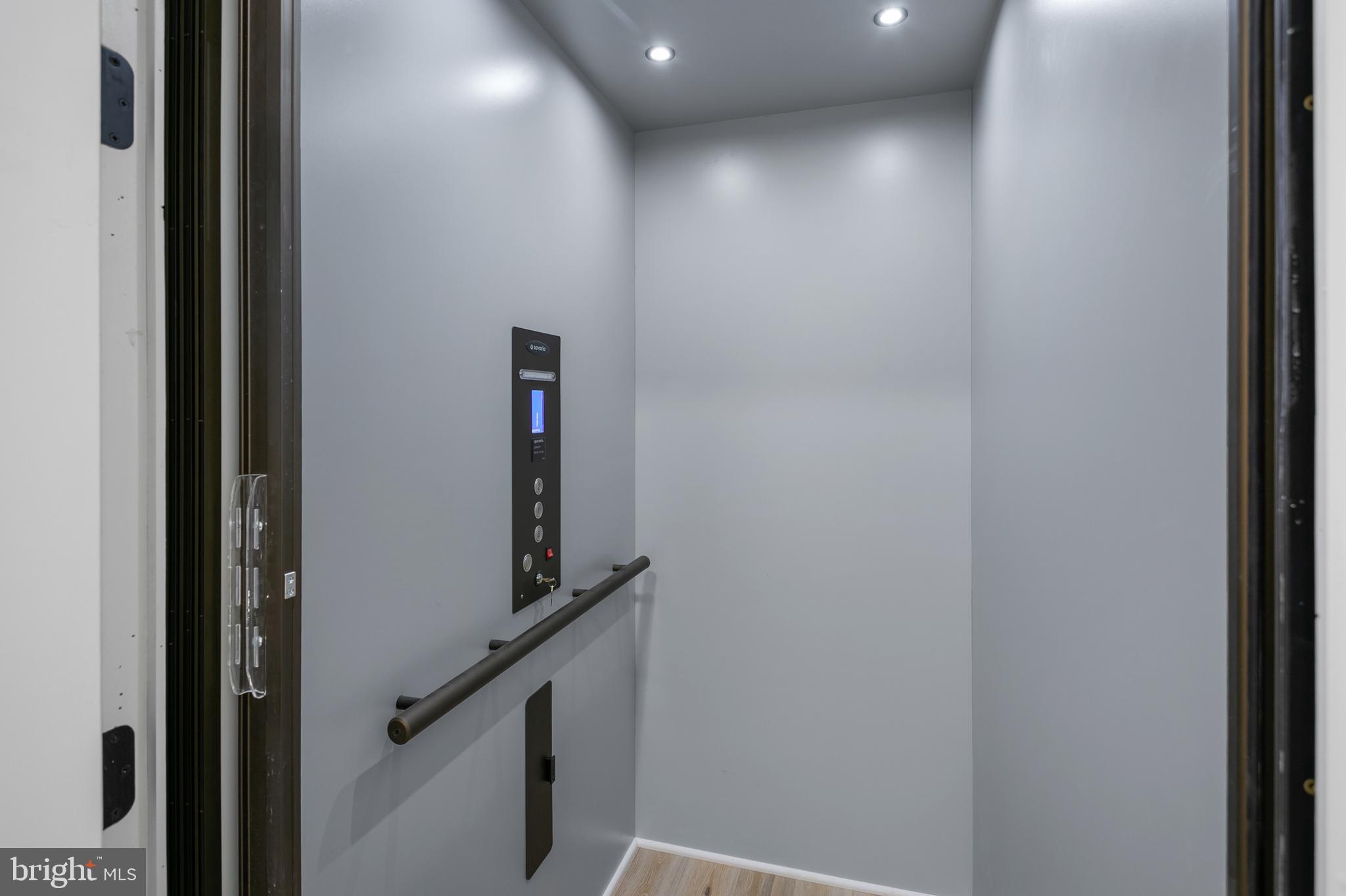 BROYHILLS MCLEAN ESTATES - Residential