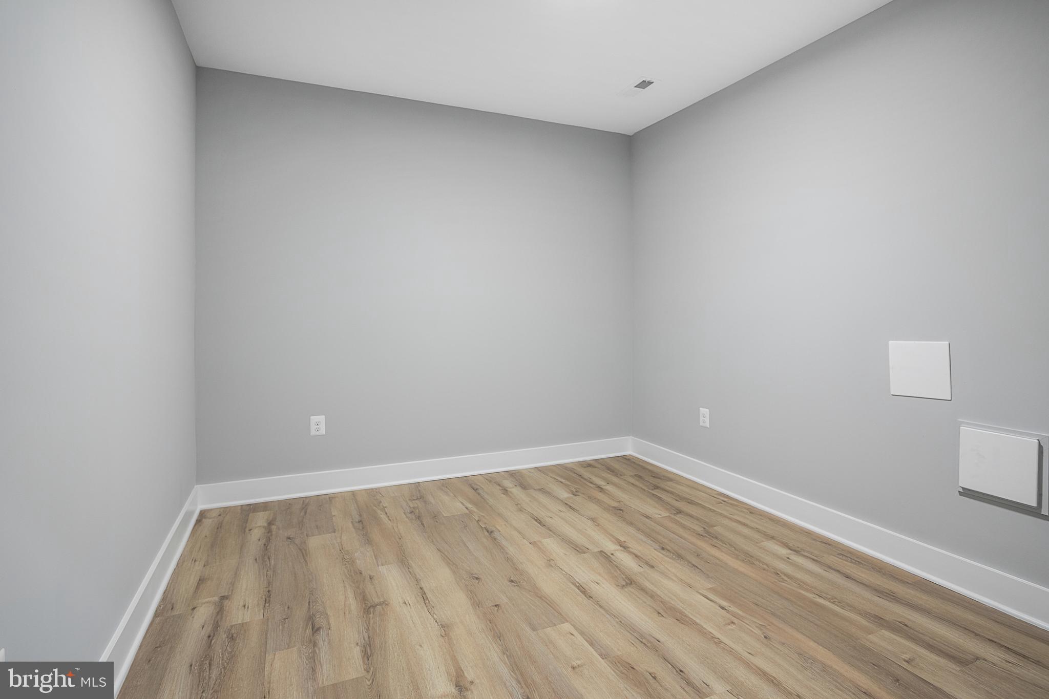 BROYHILLS MCLEAN ESTATES - Residential