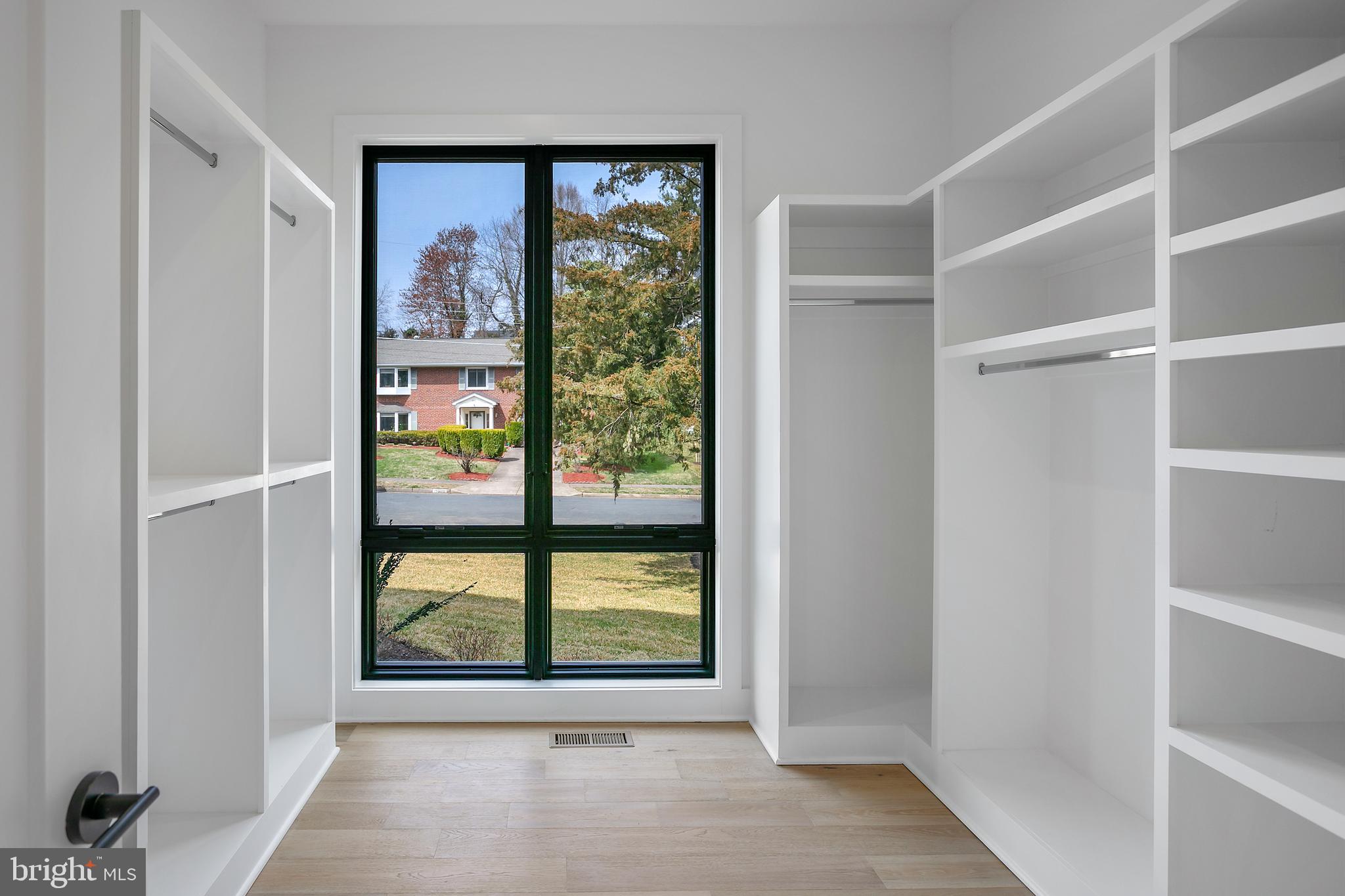 BROYHILLS MCLEAN ESTATES - Residential