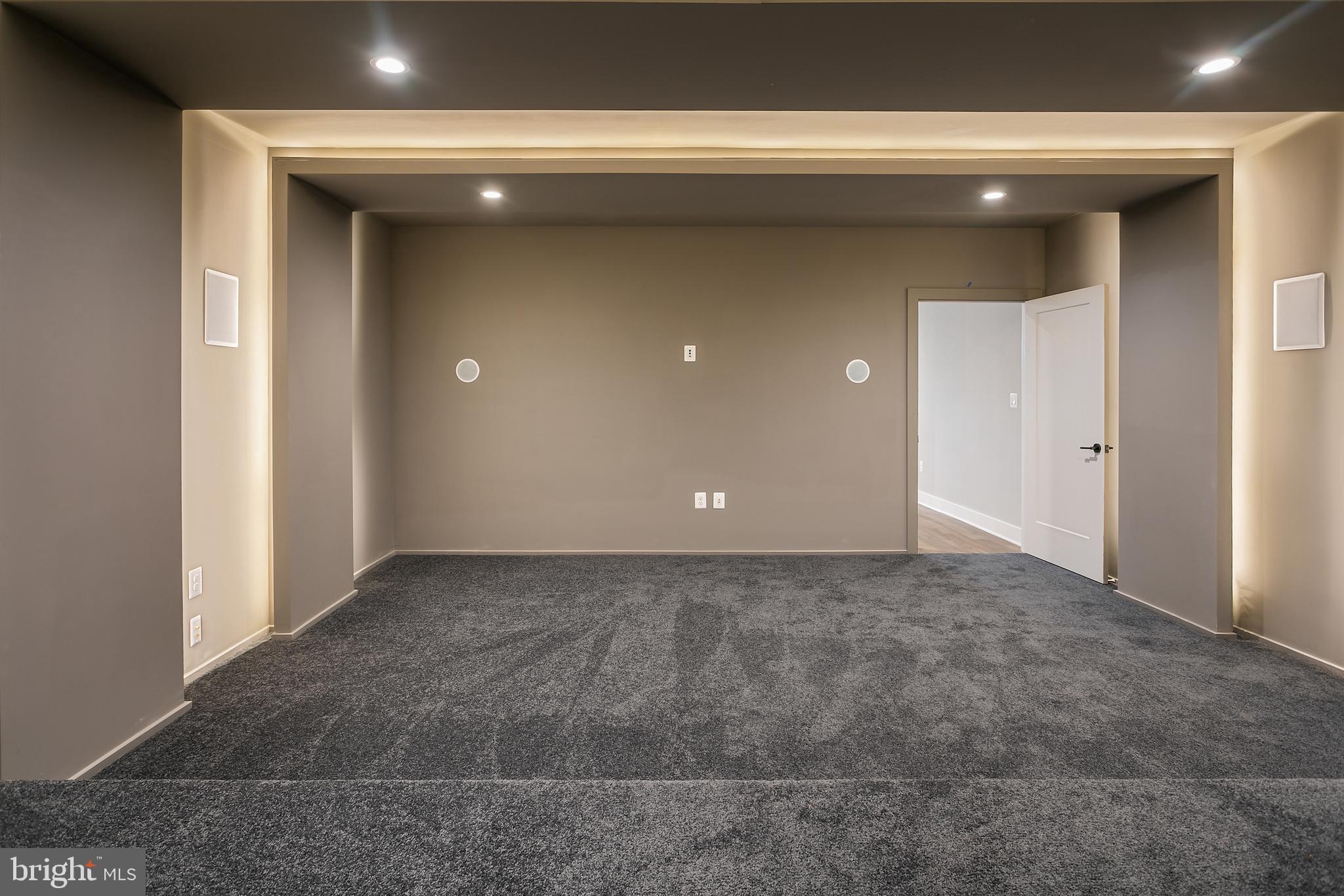 BROYHILLS MCLEAN ESTATES - Residential