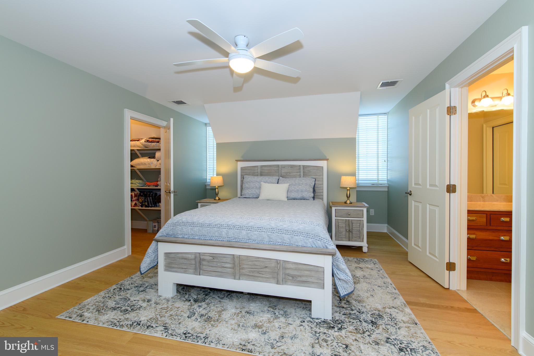 SADDLE RIDGE - Residential