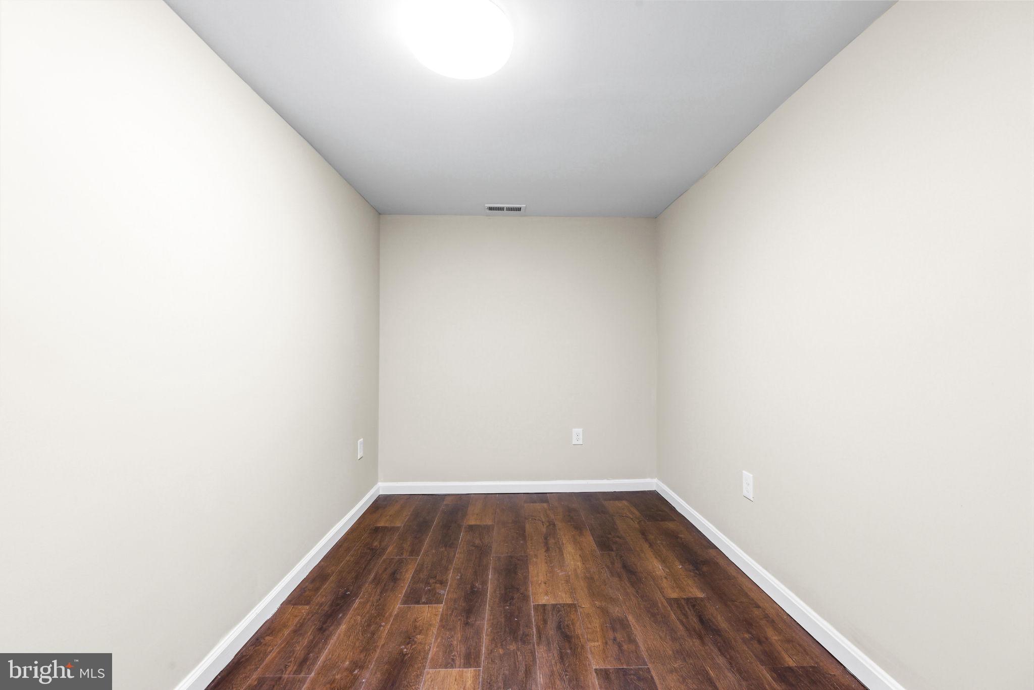 MILL HILL - Residential