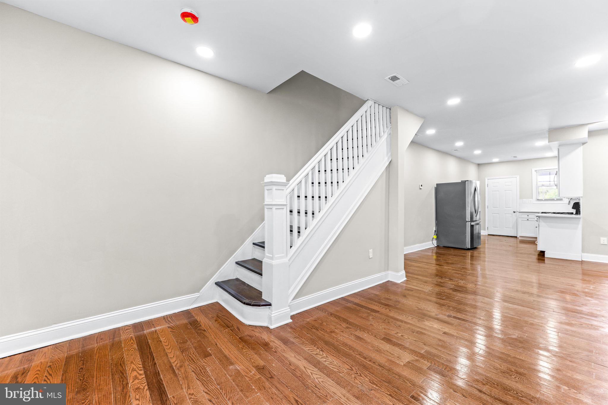 MILL HILL - Residential