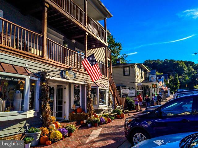 MOORINGS OF OCCOQUAN CON - Residential Lease