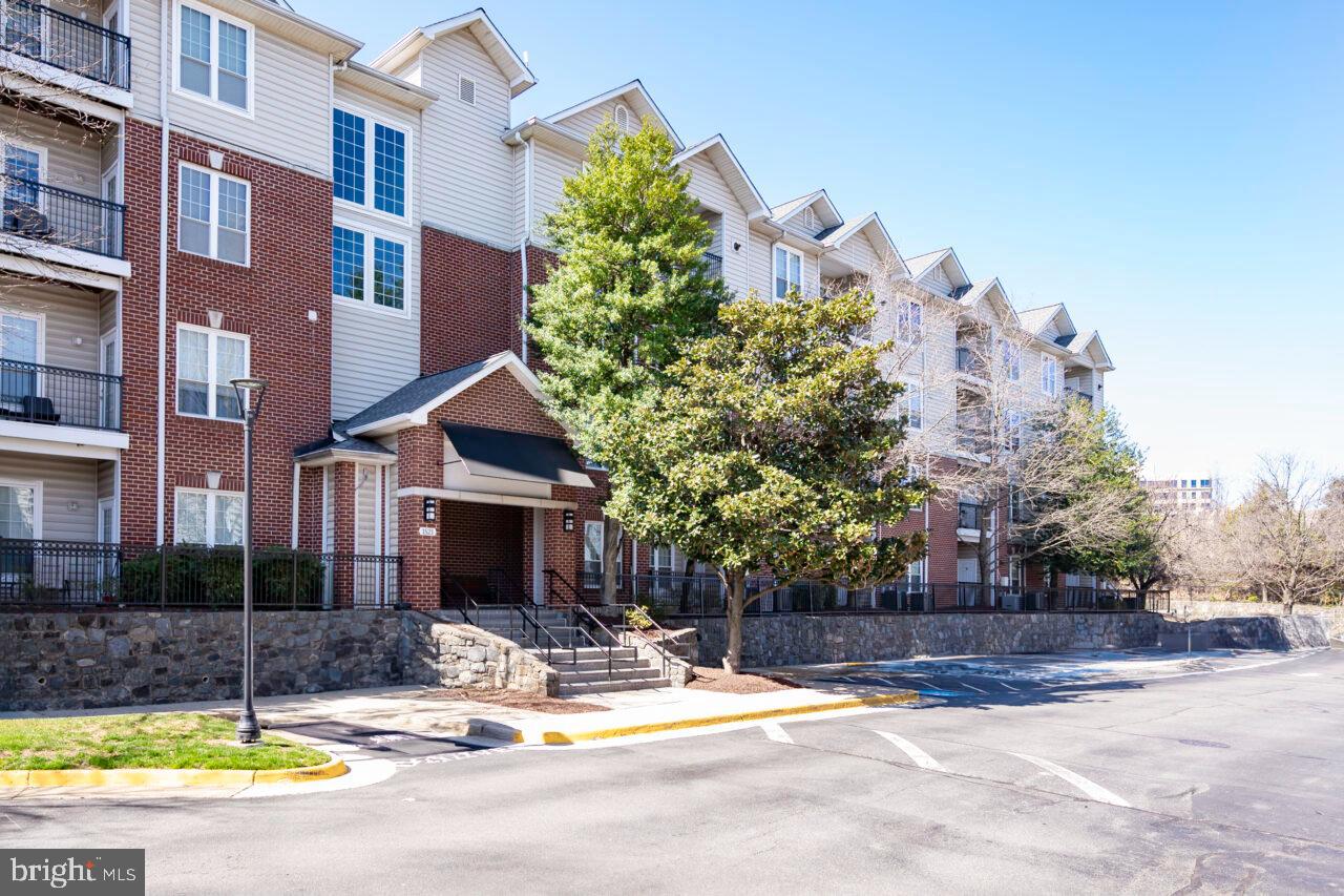 1521 SPRING GATE DRIVE 10206