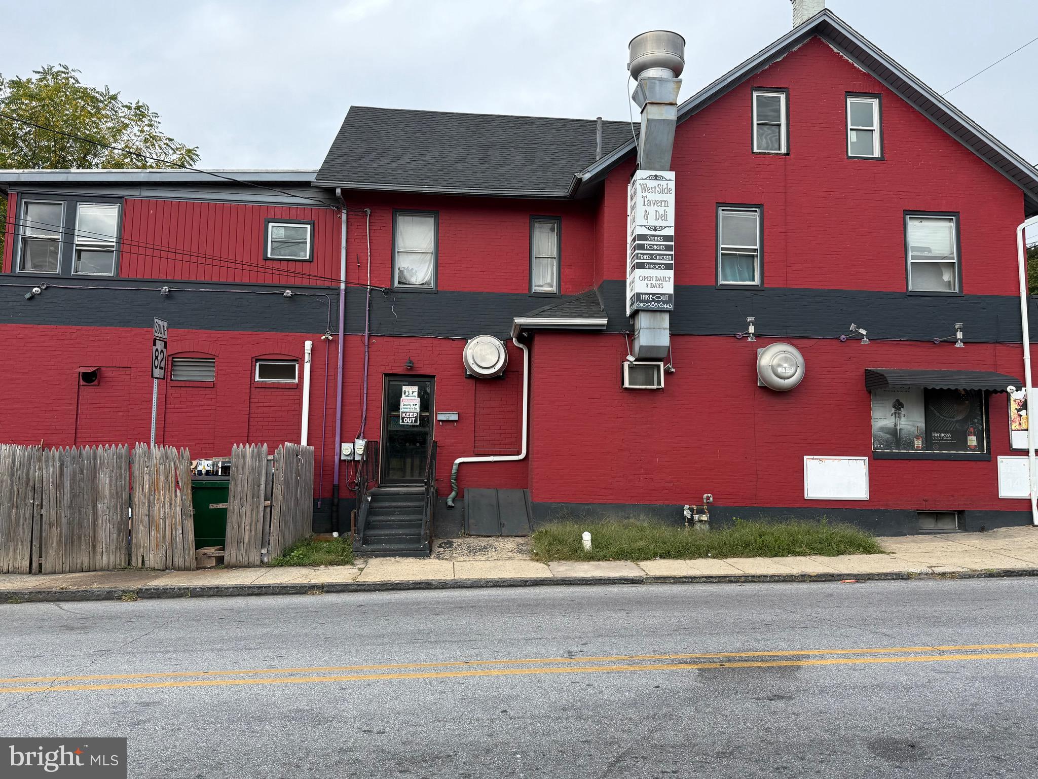 304 W LINCOLN HIGHWAY