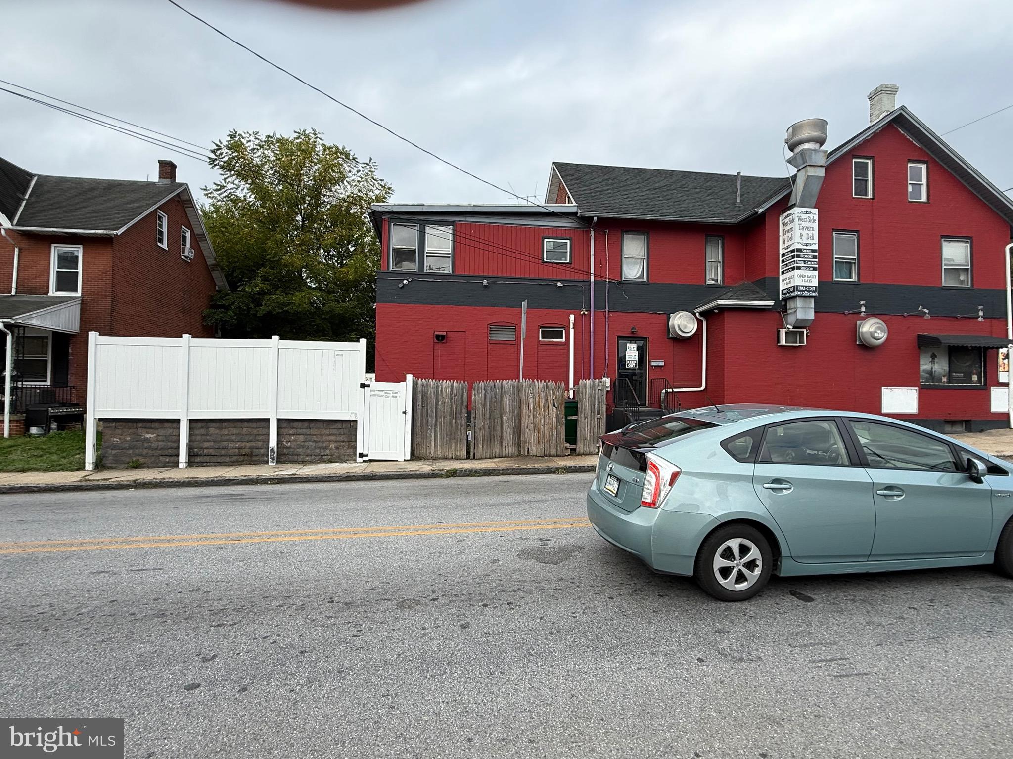 304 W LINCOLN HIGHWAY