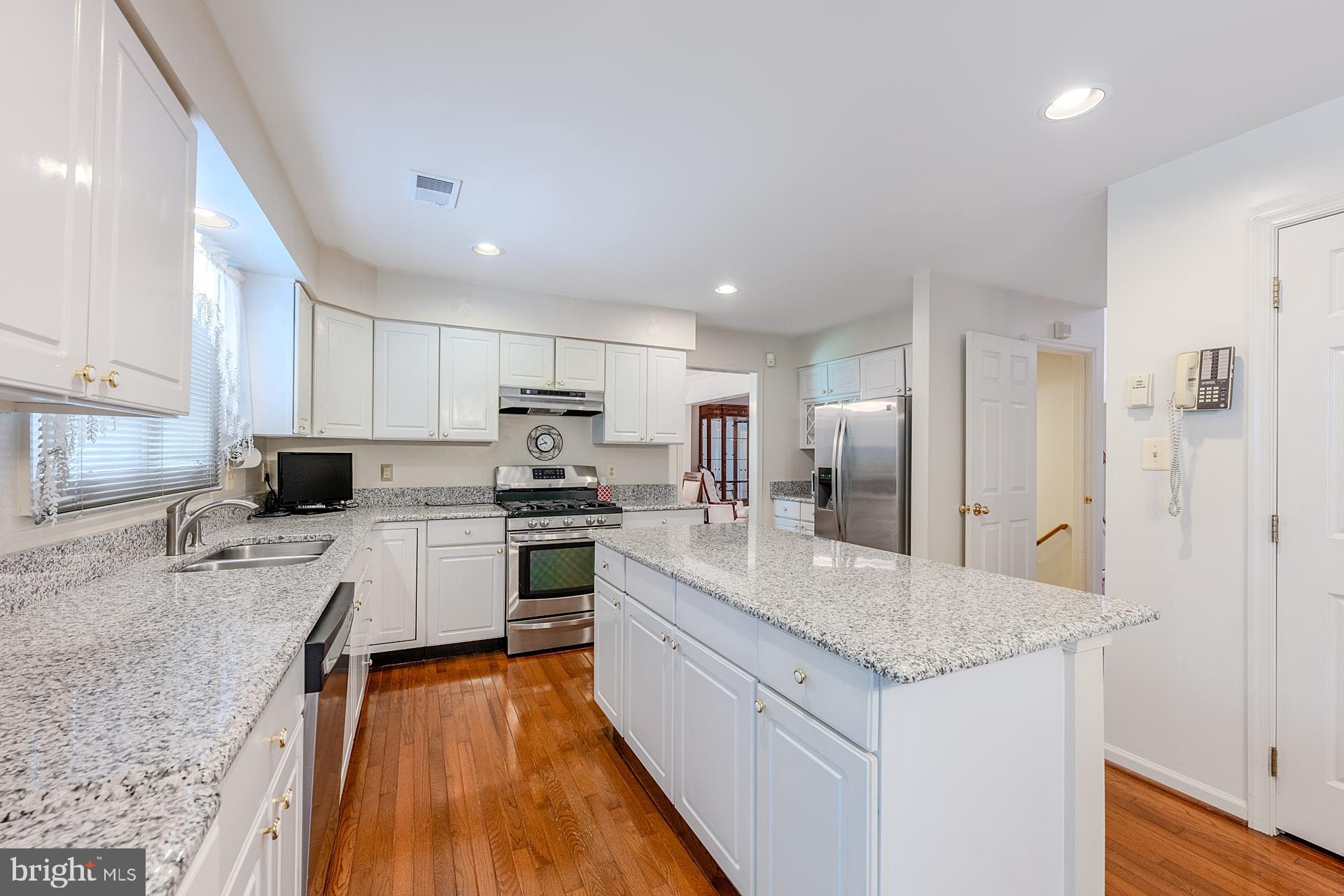 NAPLES MANOR - Residential