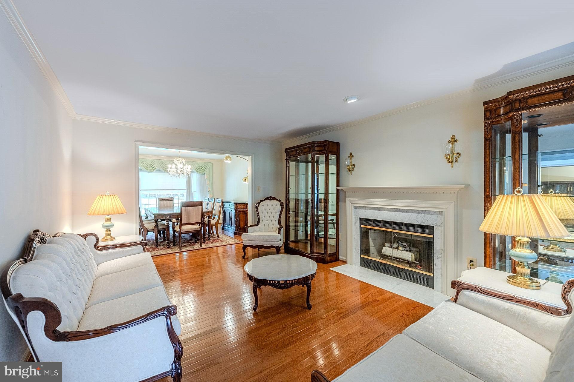 NAPLES MANOR - Residential