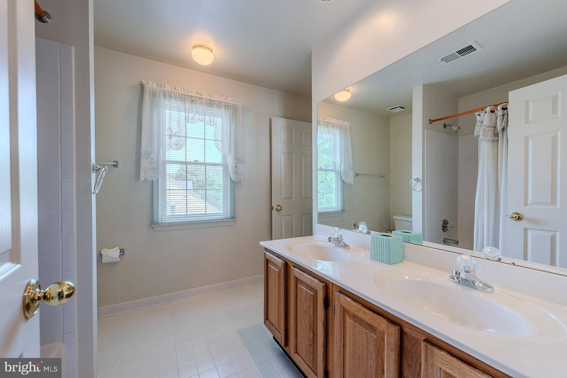 NAPLES MANOR - Residential