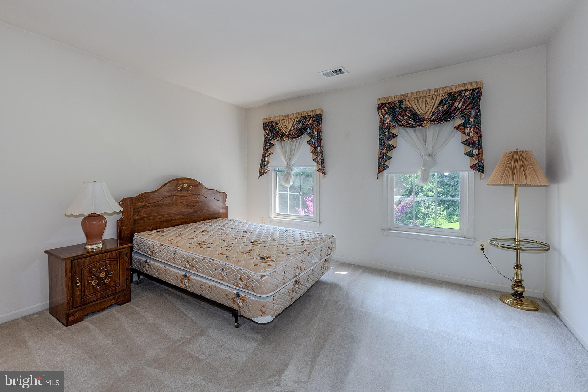 NAPLES MANOR - Residential