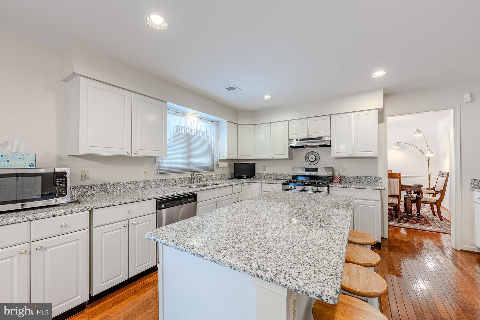 NAPLES MANOR - Residential