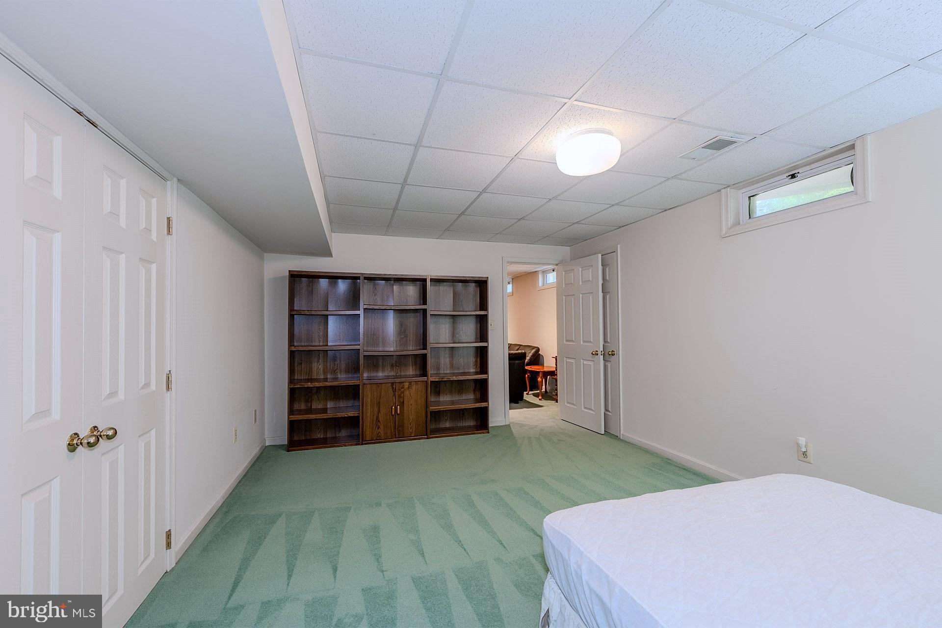 NAPLES MANOR - Residential