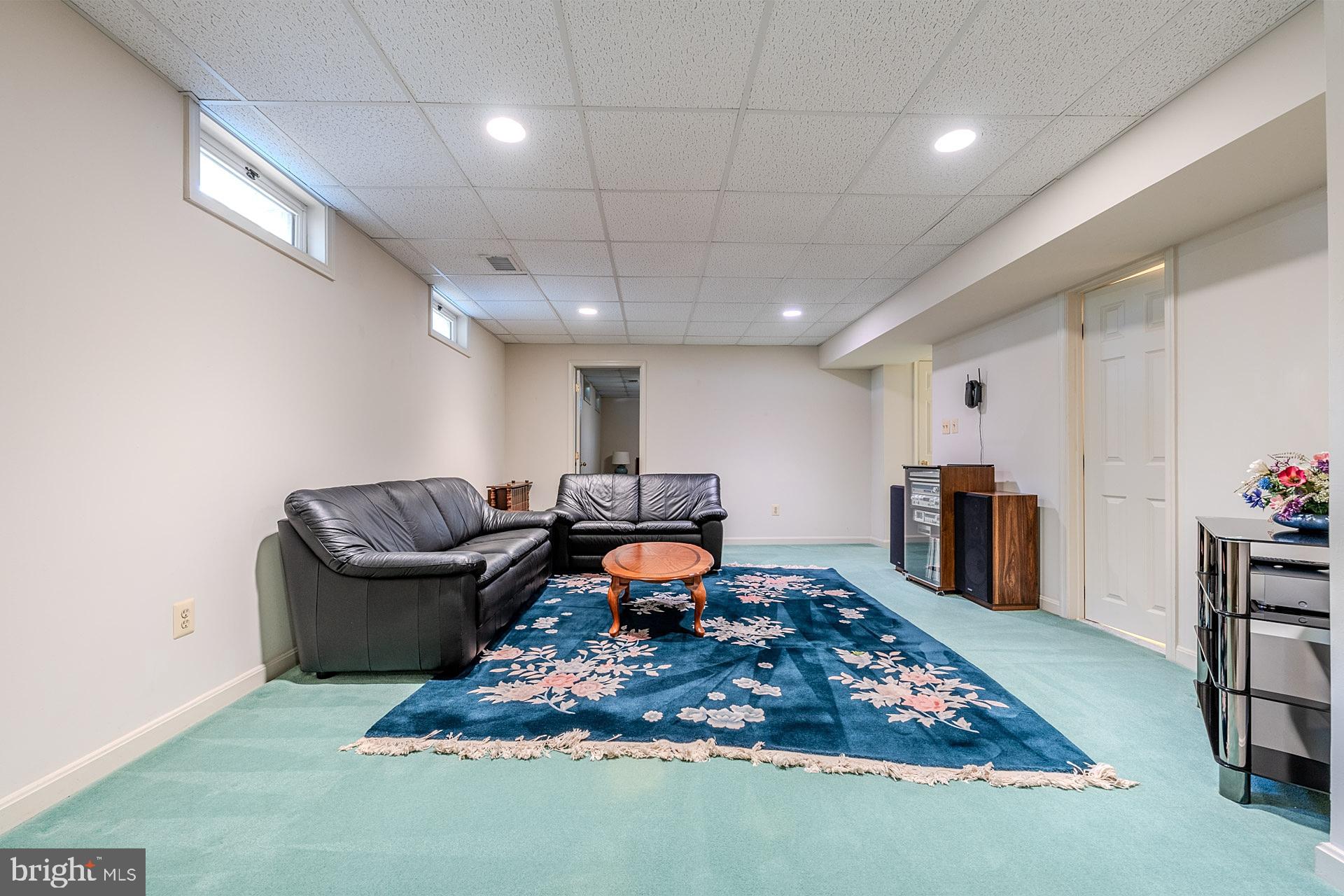 NAPLES MANOR - Residential