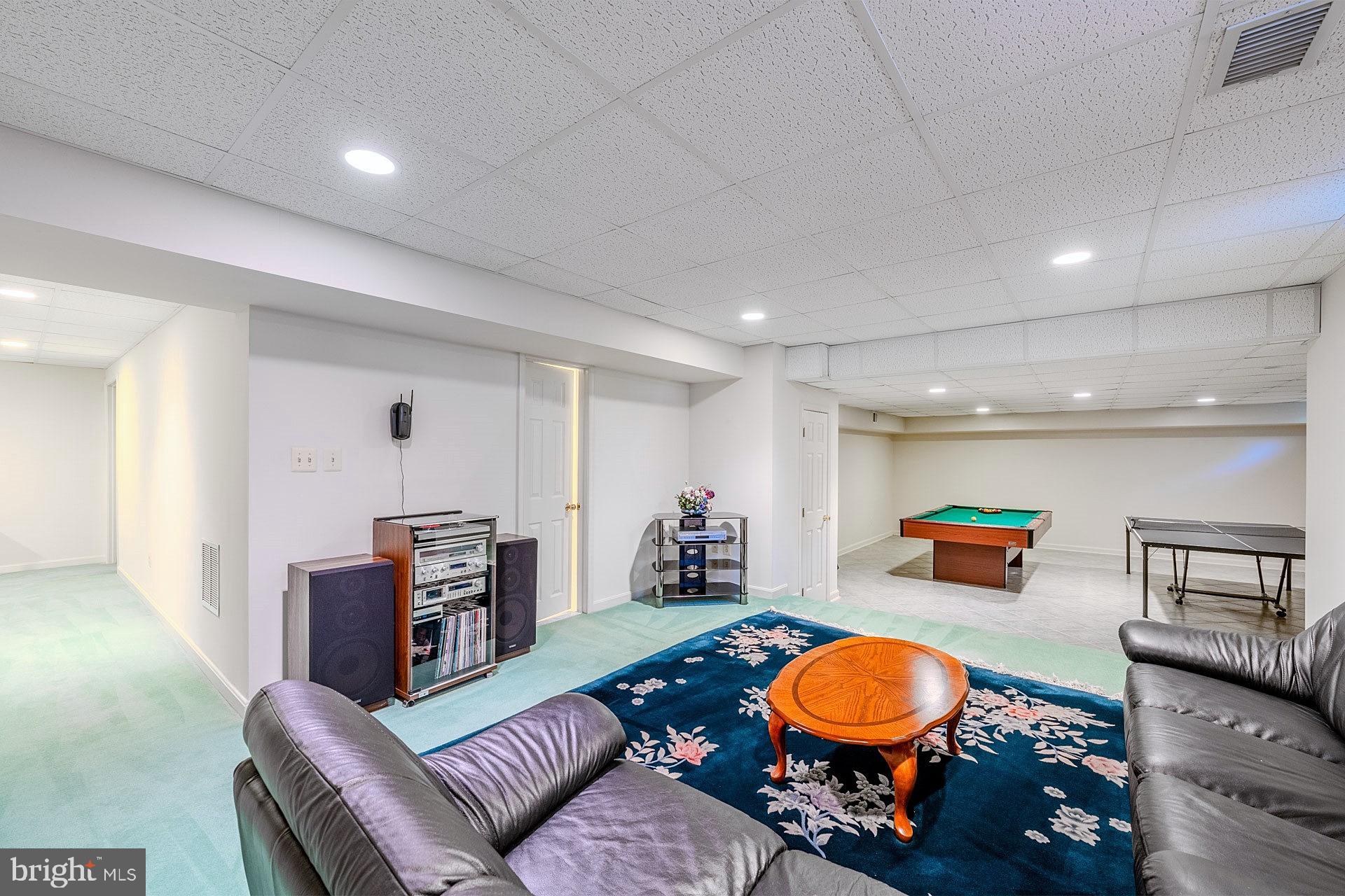 NAPLES MANOR - Residential