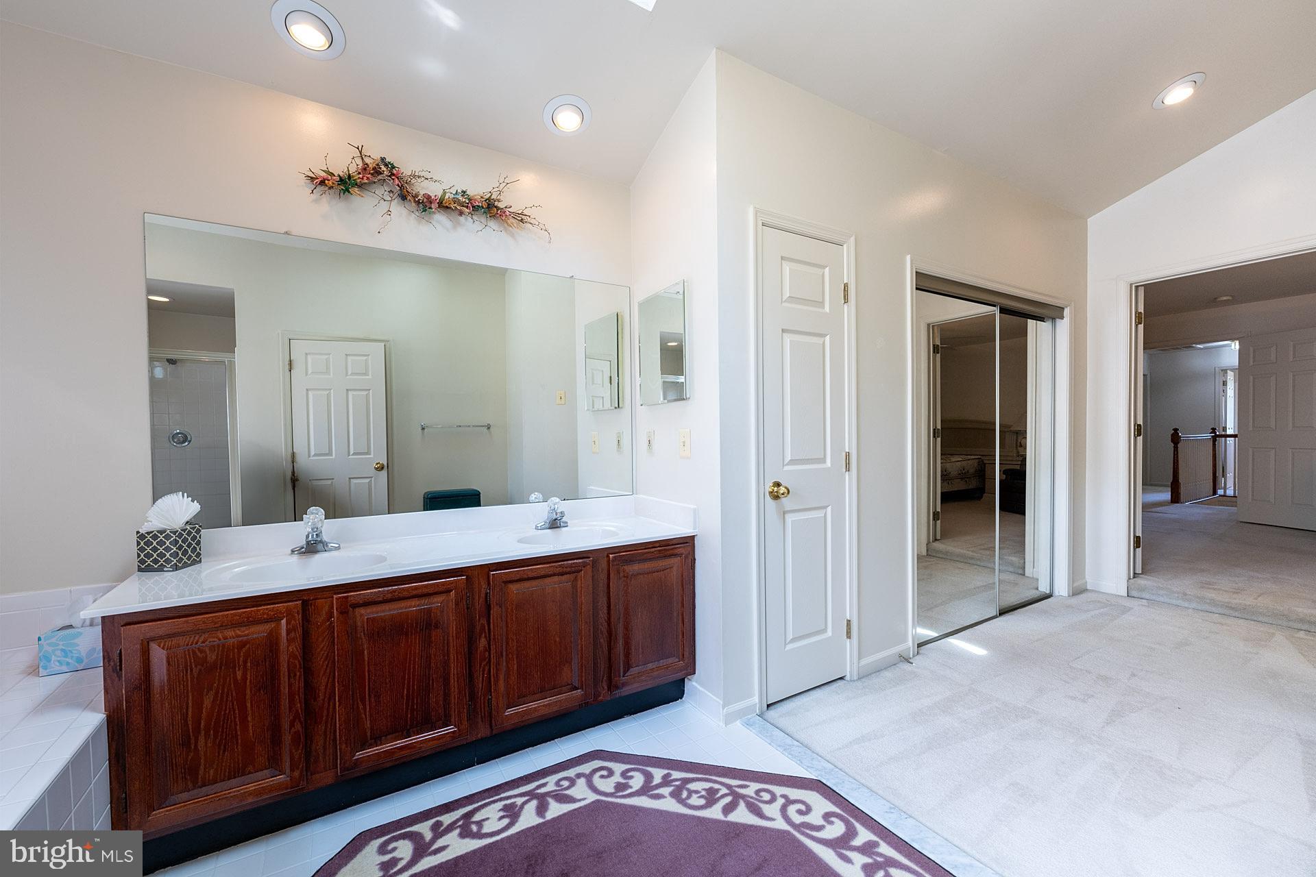 NAPLES MANOR - Residential