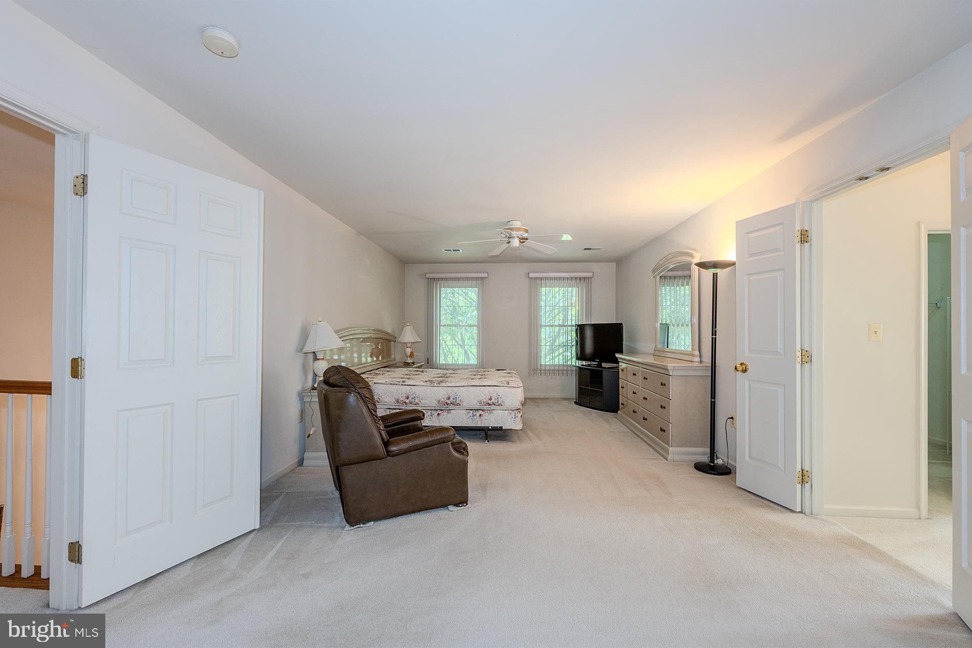 NAPLES MANOR - Residential