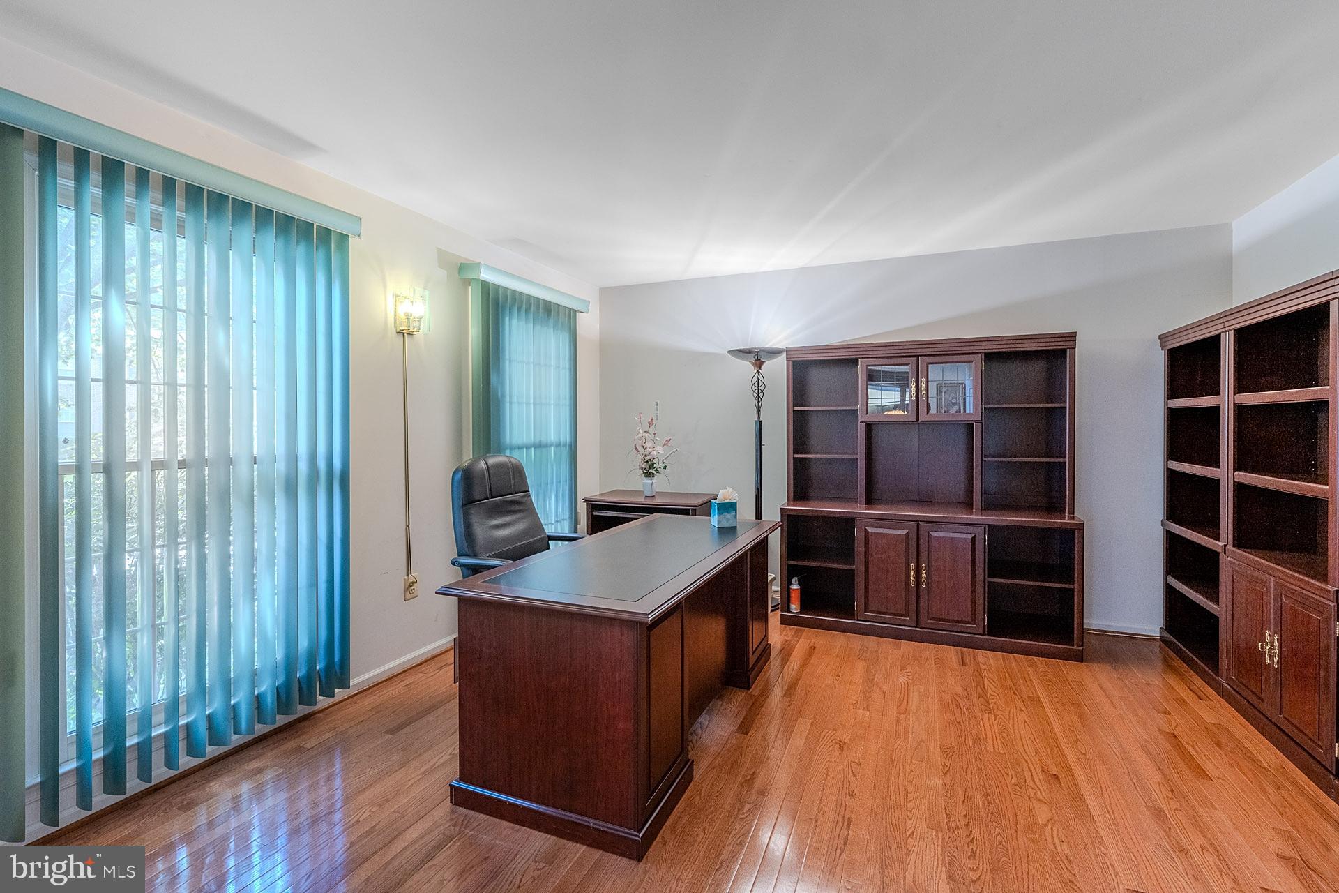 NAPLES MANOR - Residential