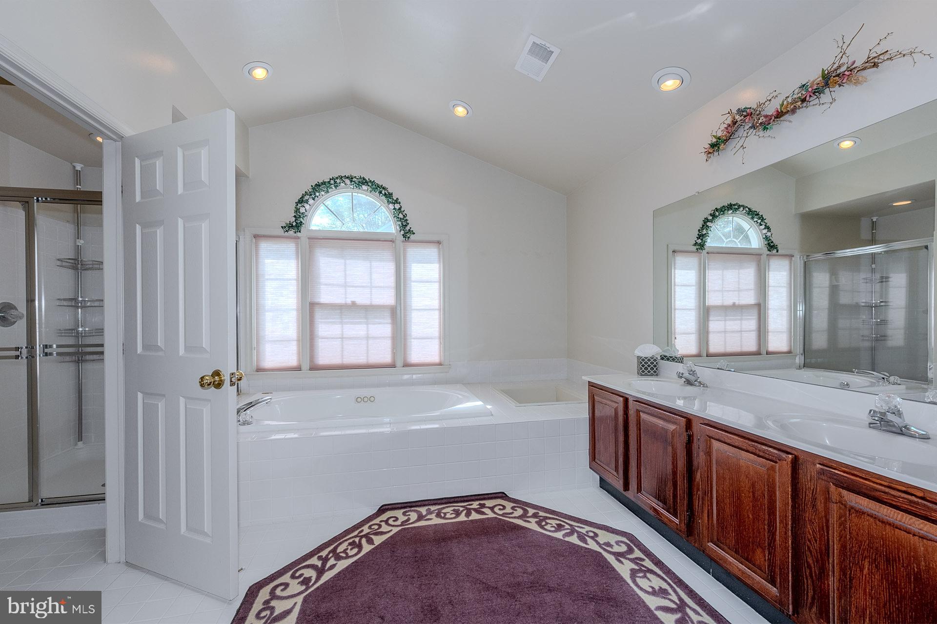 NAPLES MANOR - Residential