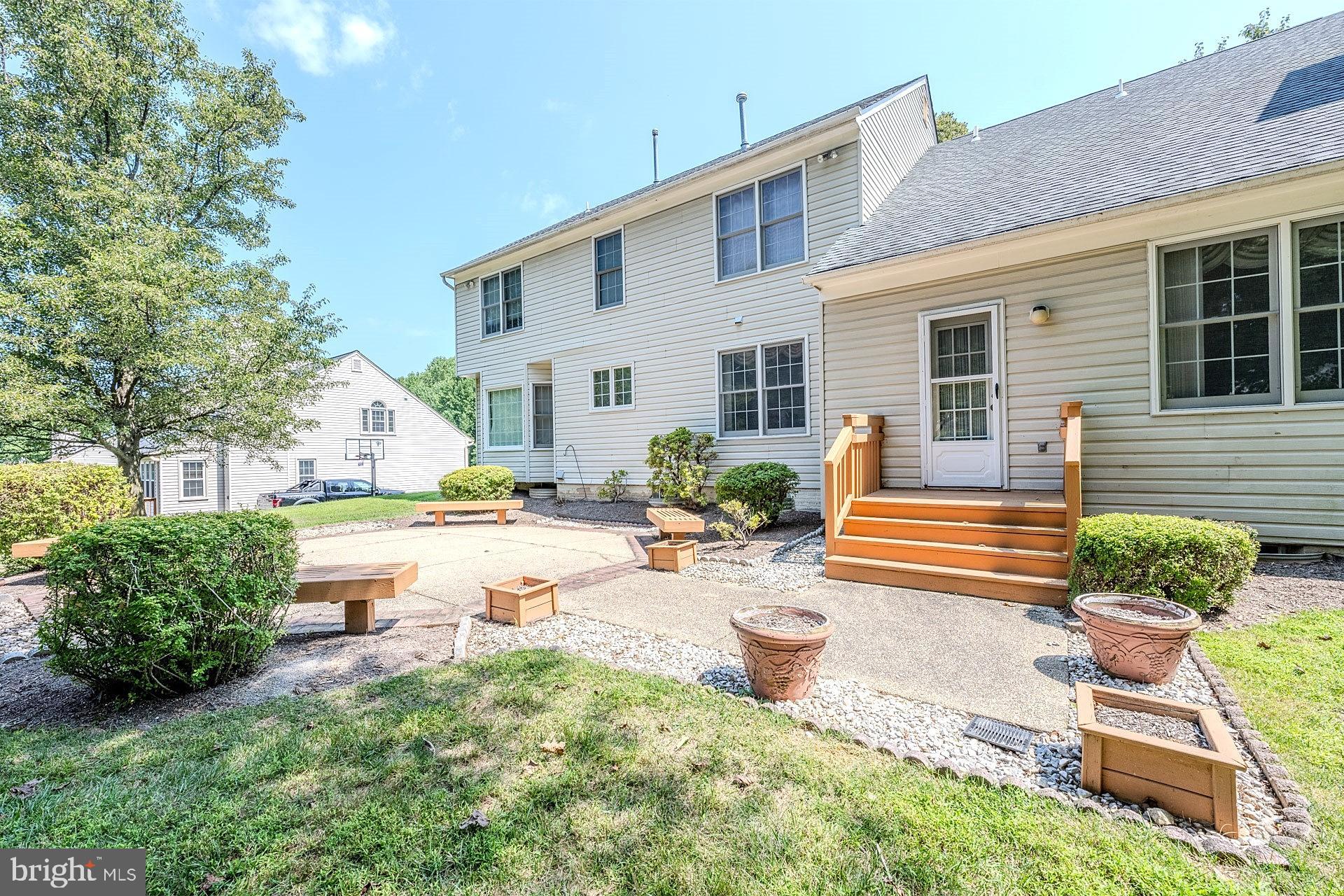 NAPLES MANOR - Residential