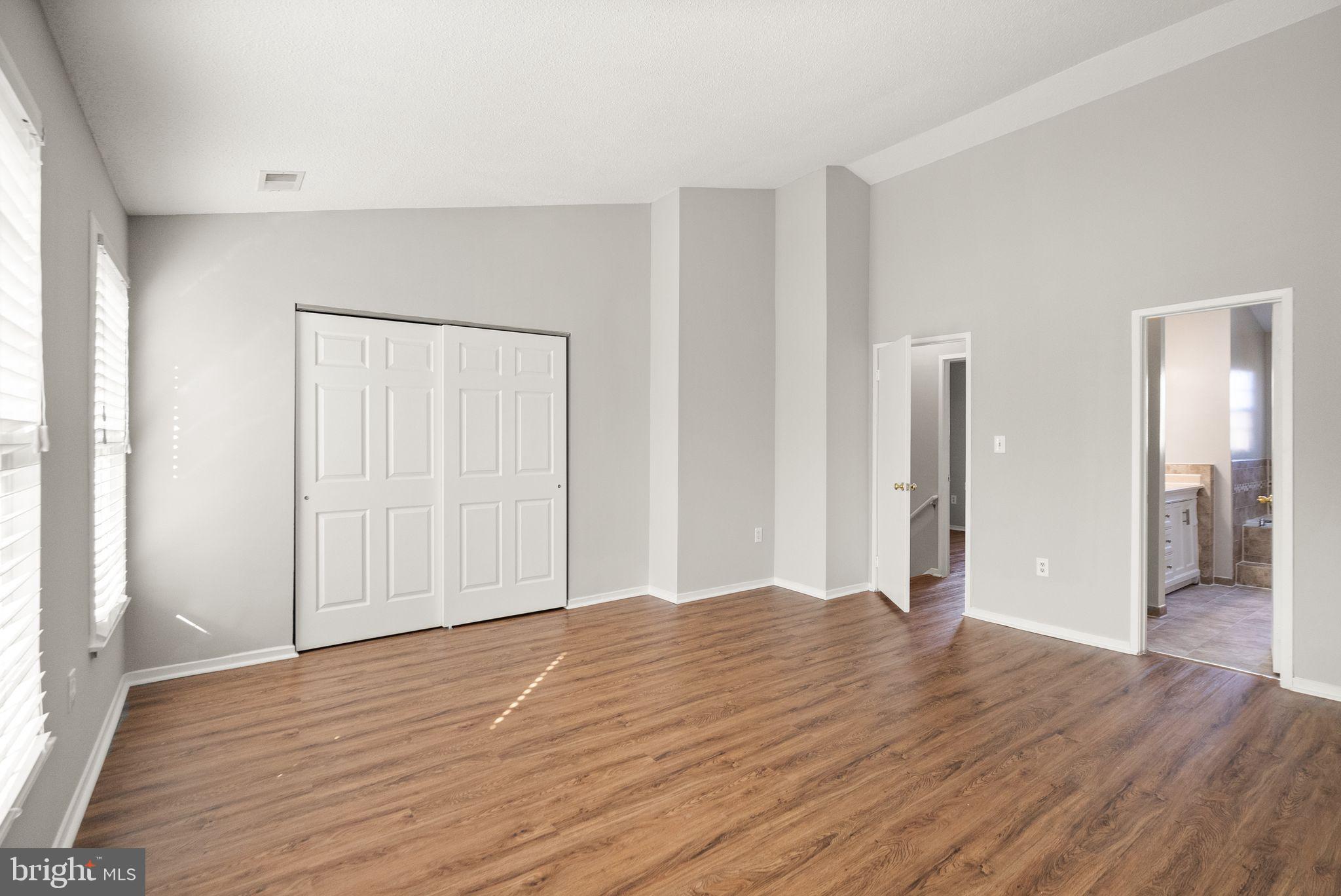HUNTERS SQUARE - Residential