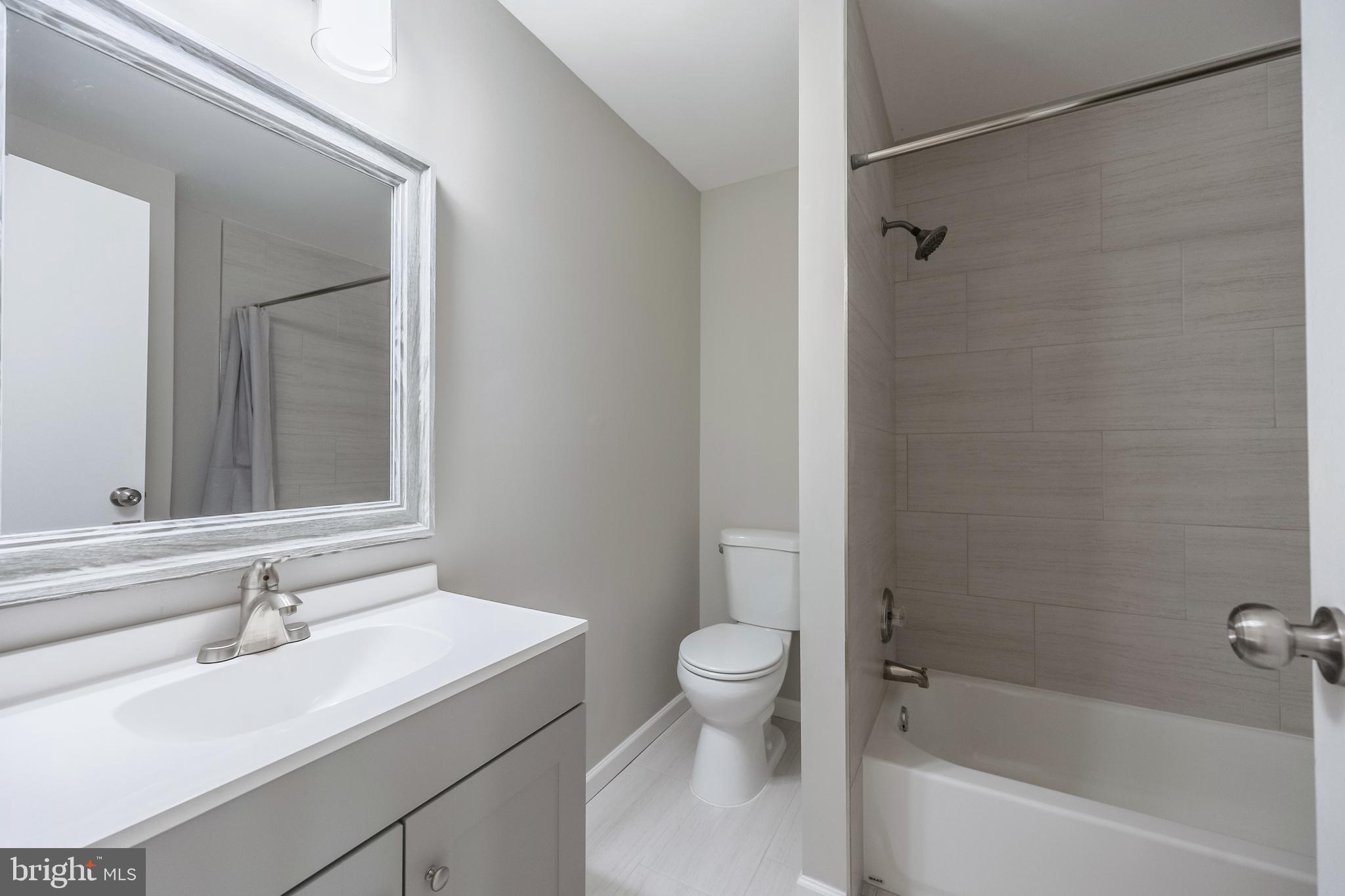 STERLING - Residential Lease