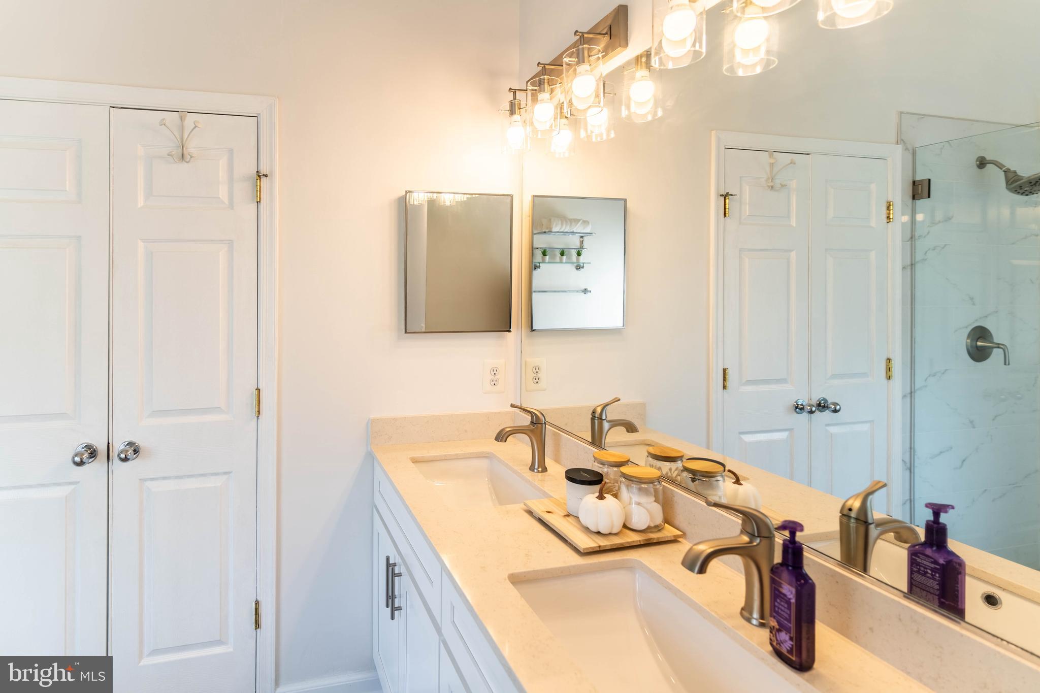 SOUTH RIDING - Residential