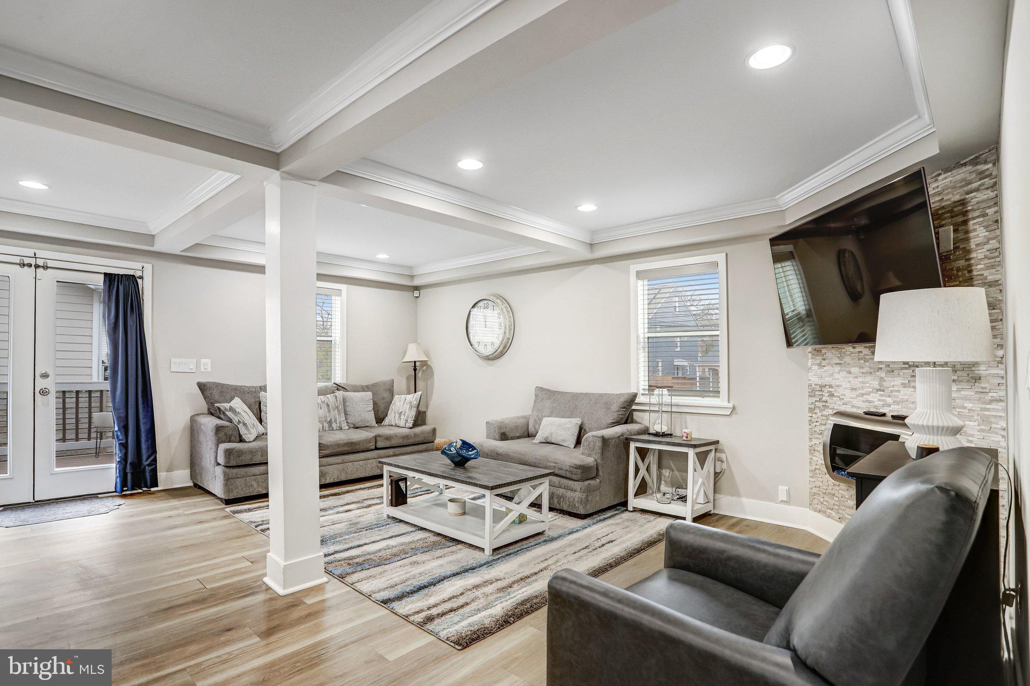 2201 TAYLOR STREET NE