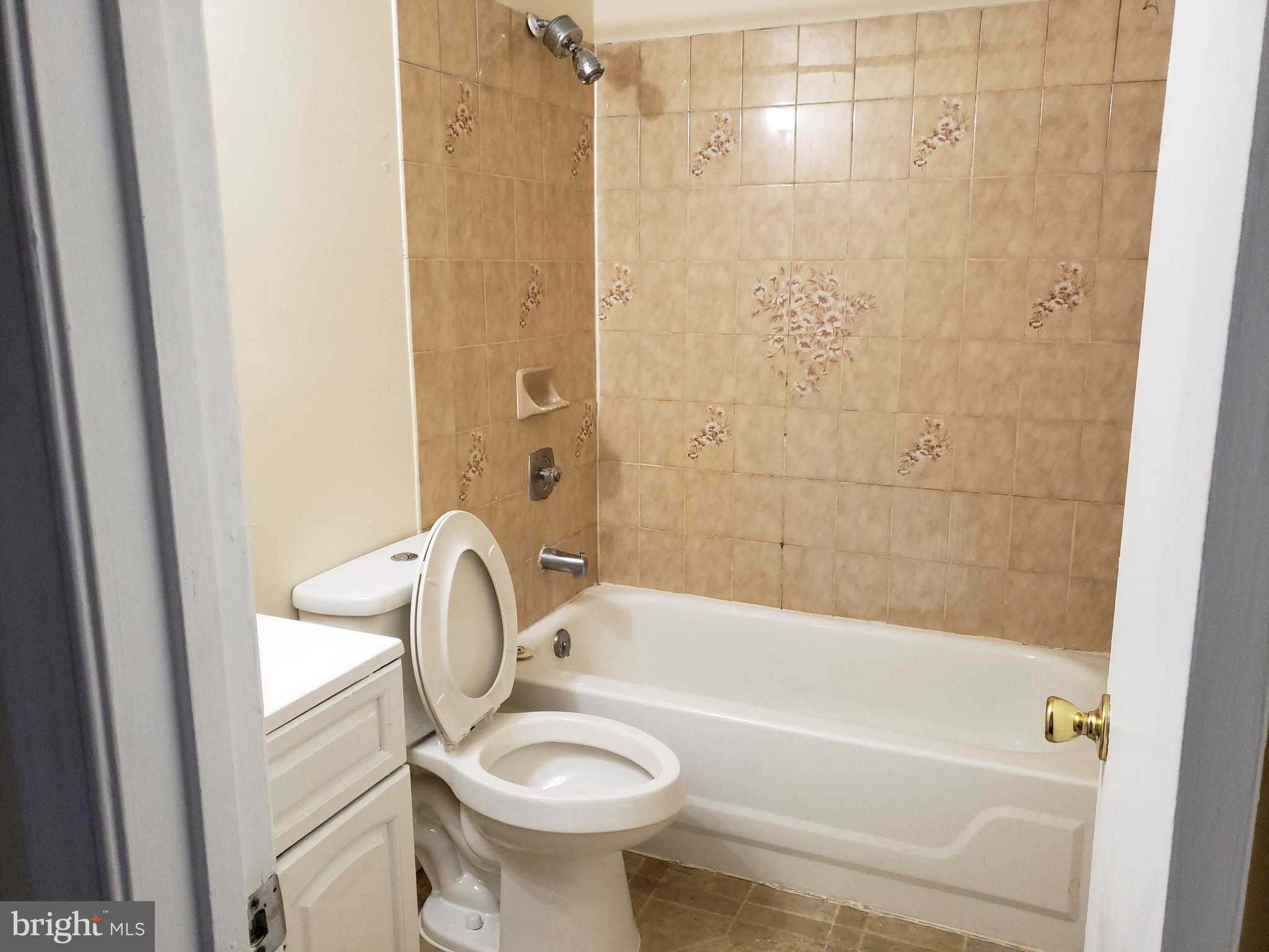 HOLLAWAY ESTATES - Residential Lease