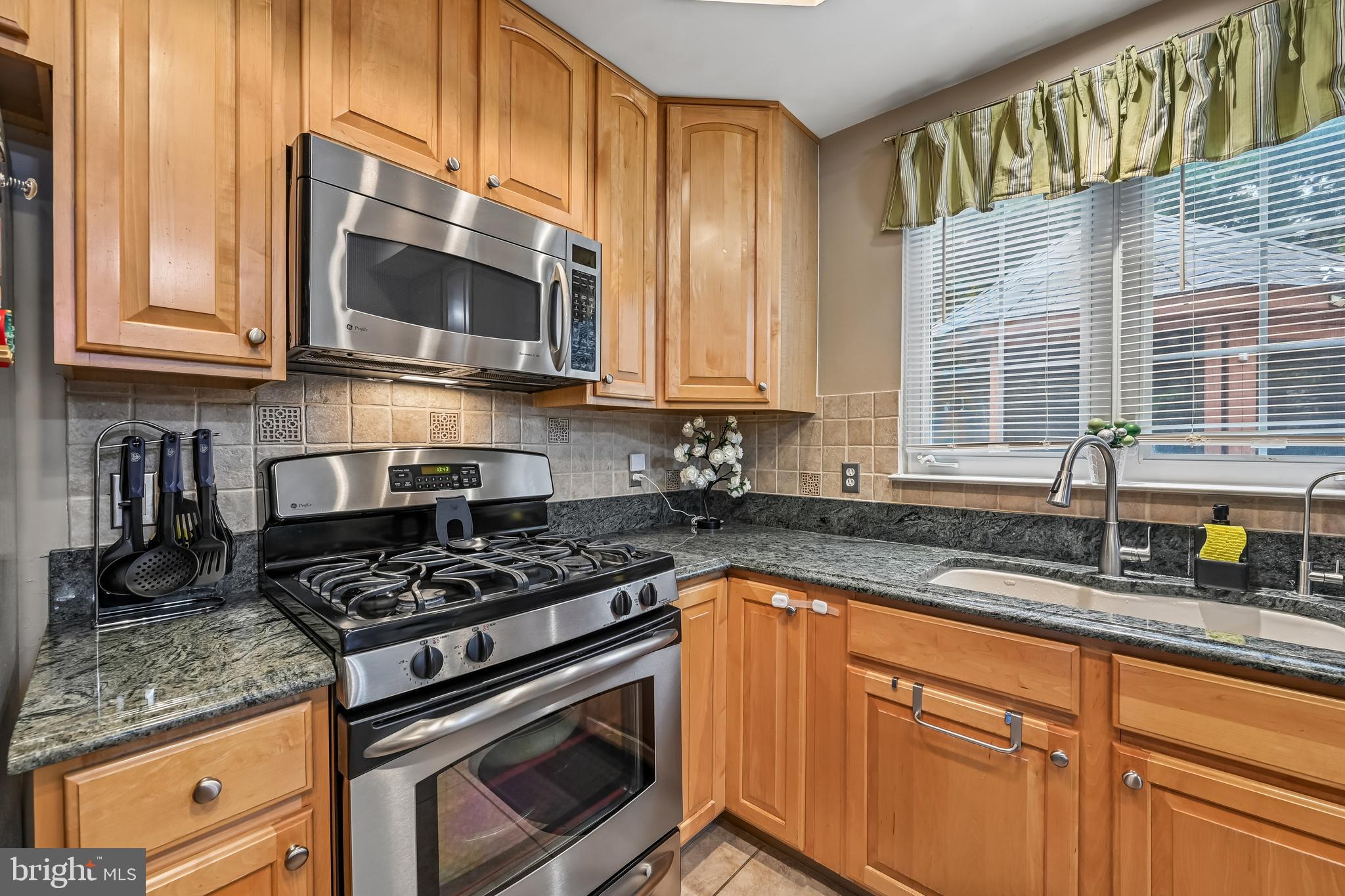 WINDSOR KNOLLS - Residential