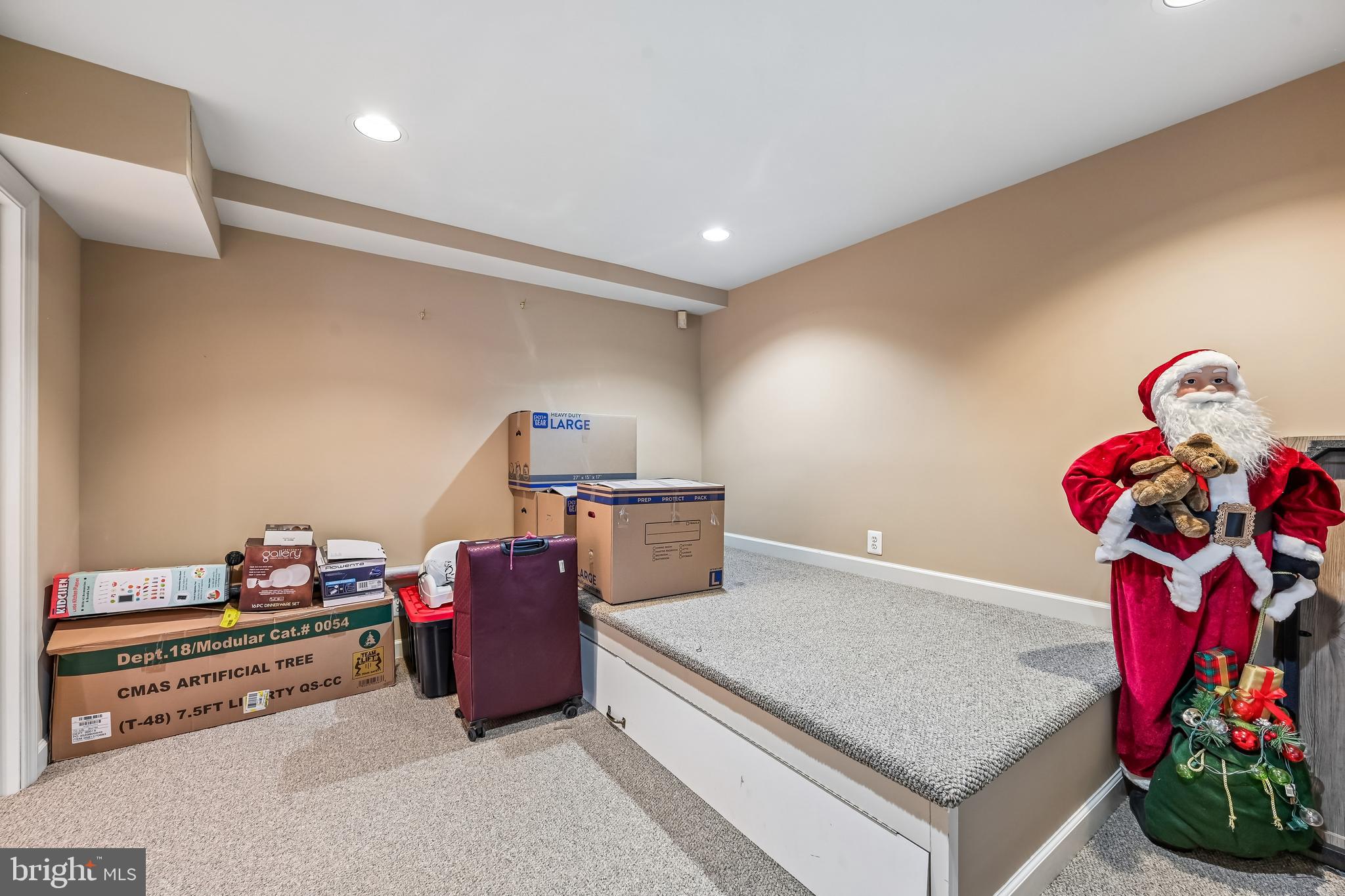 WINDSOR KNOLLS - Residential