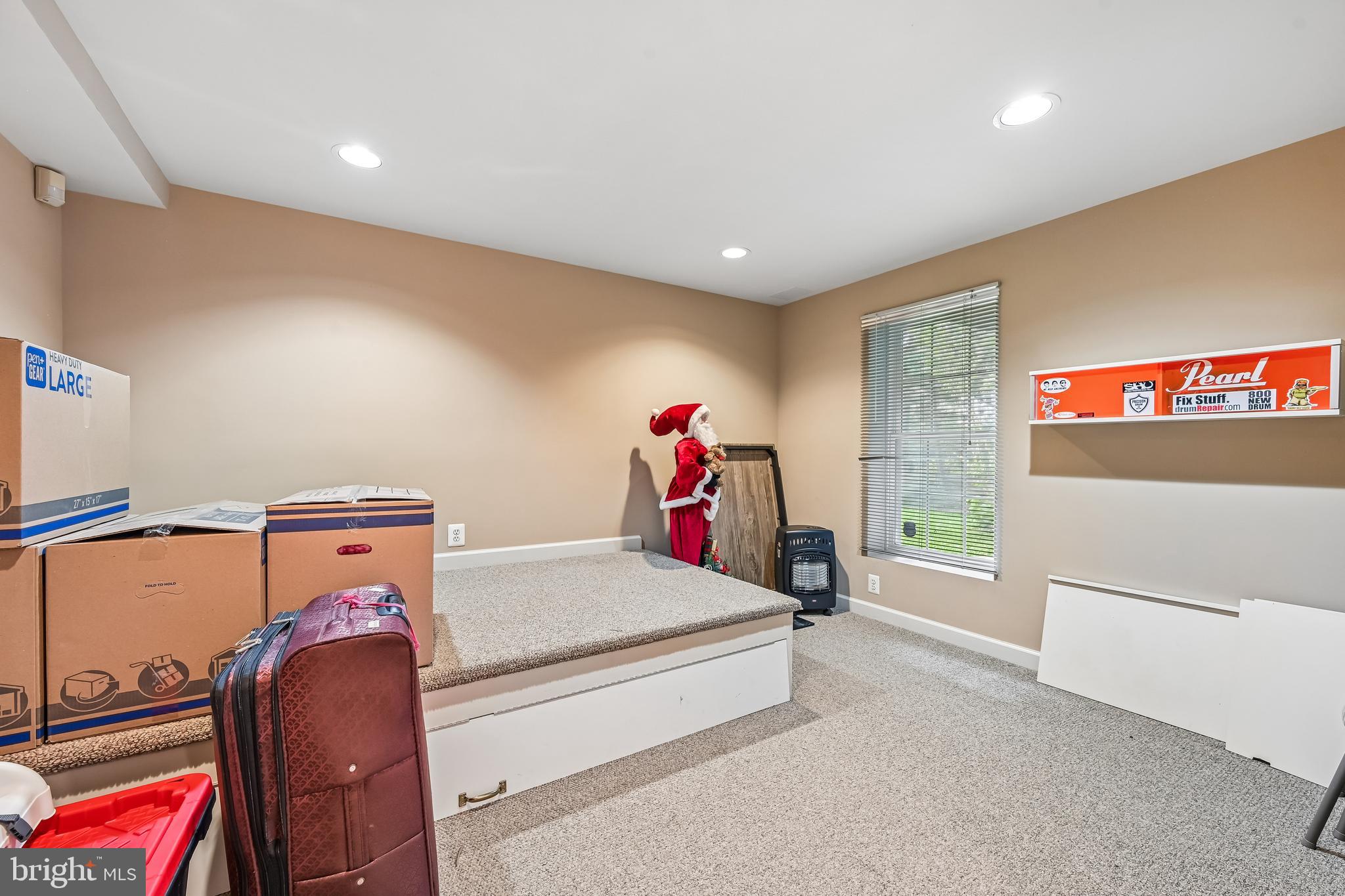 WINDSOR KNOLLS - Residential