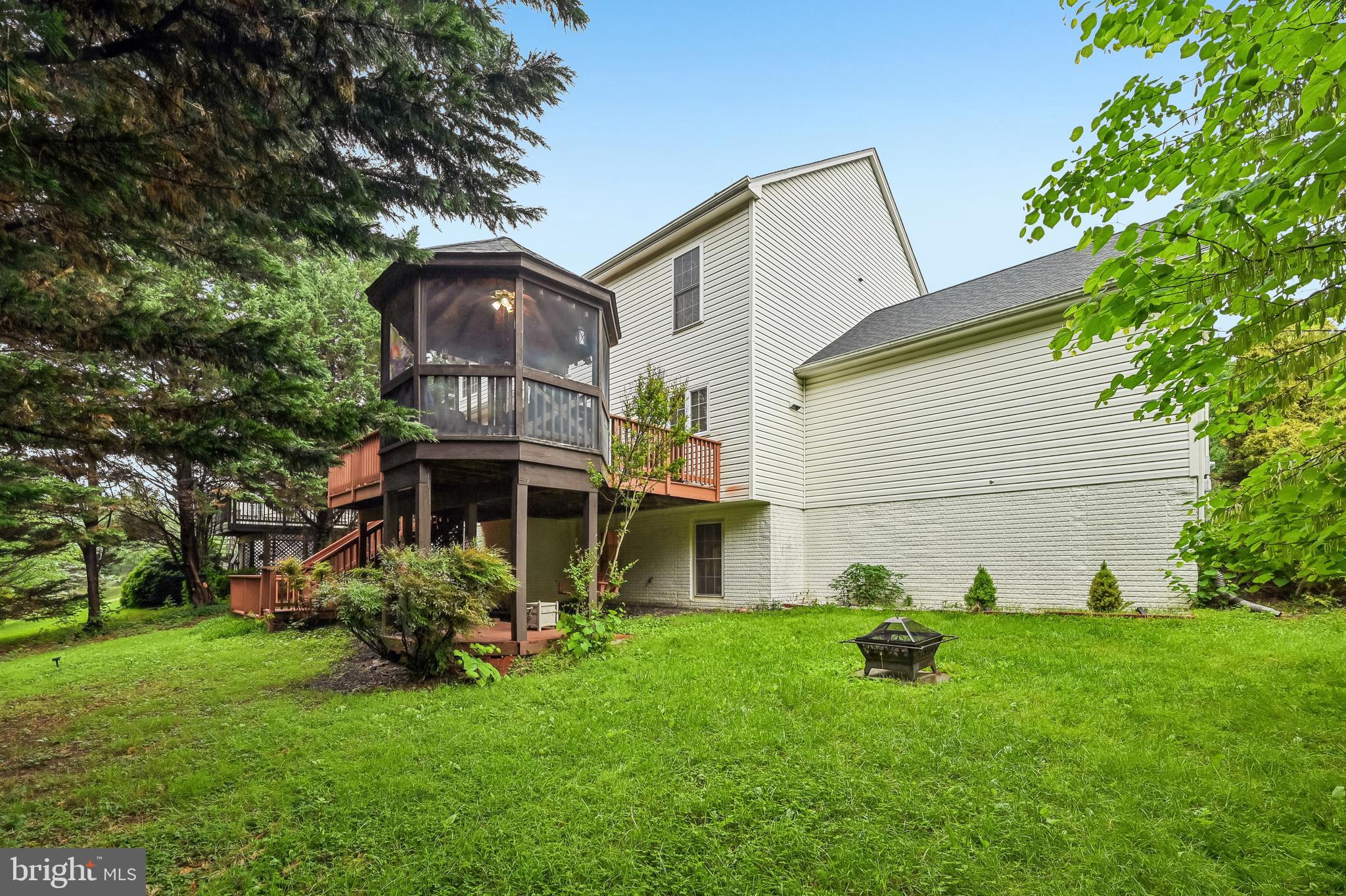 WINDSOR KNOLLS - Residential