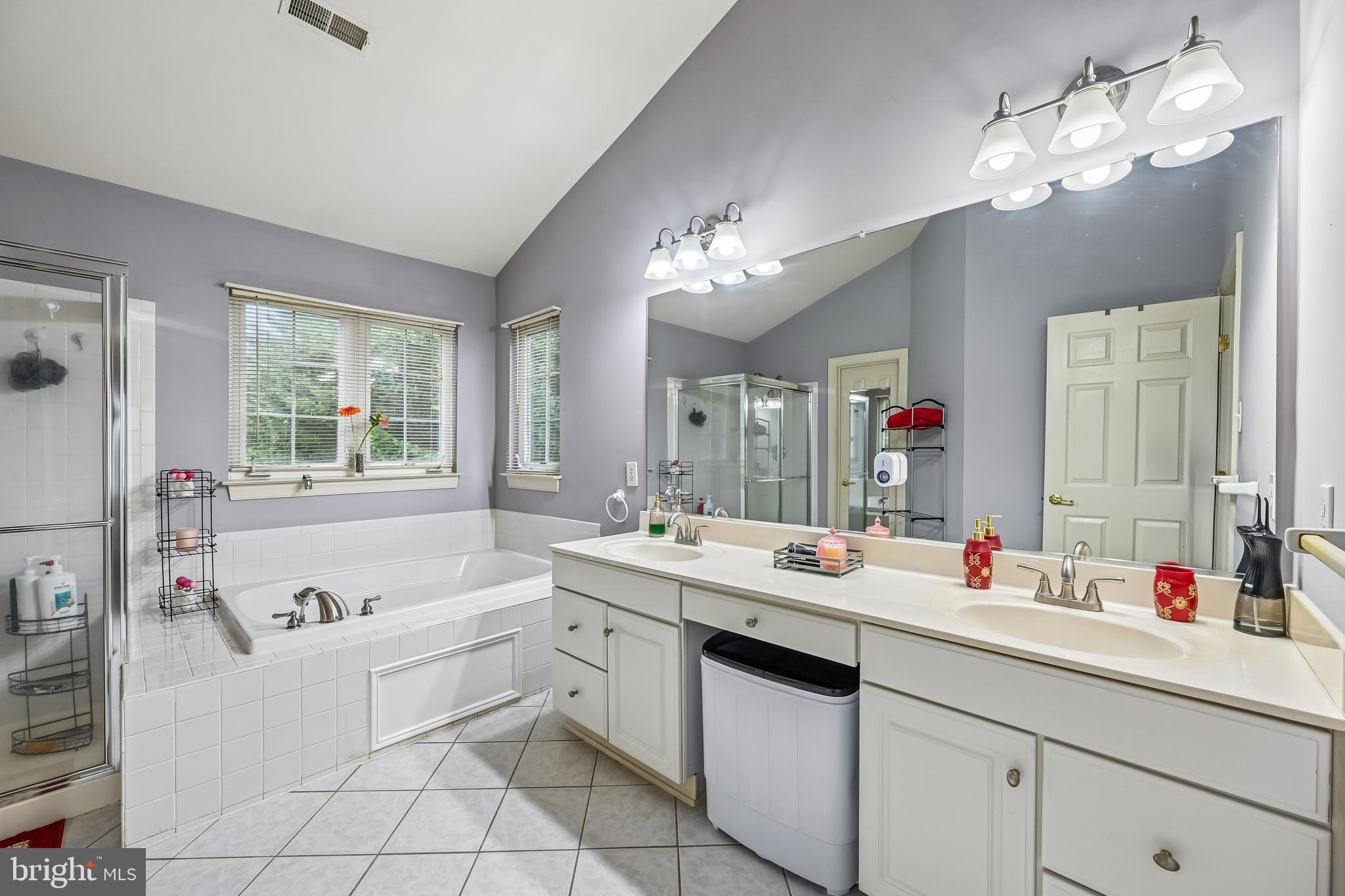 WINDSOR KNOLLS - Residential