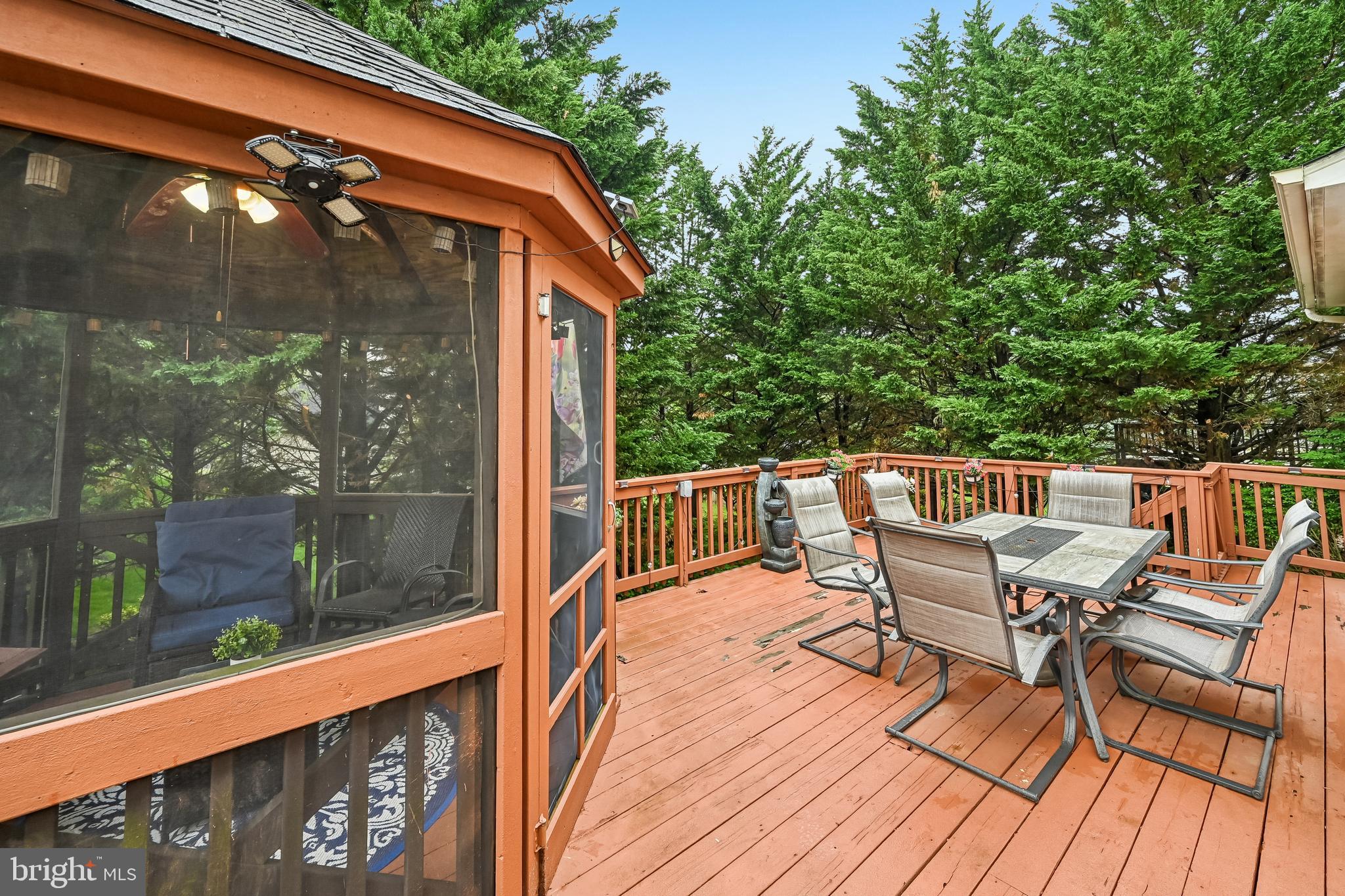 WINDSOR KNOLLS - Residential