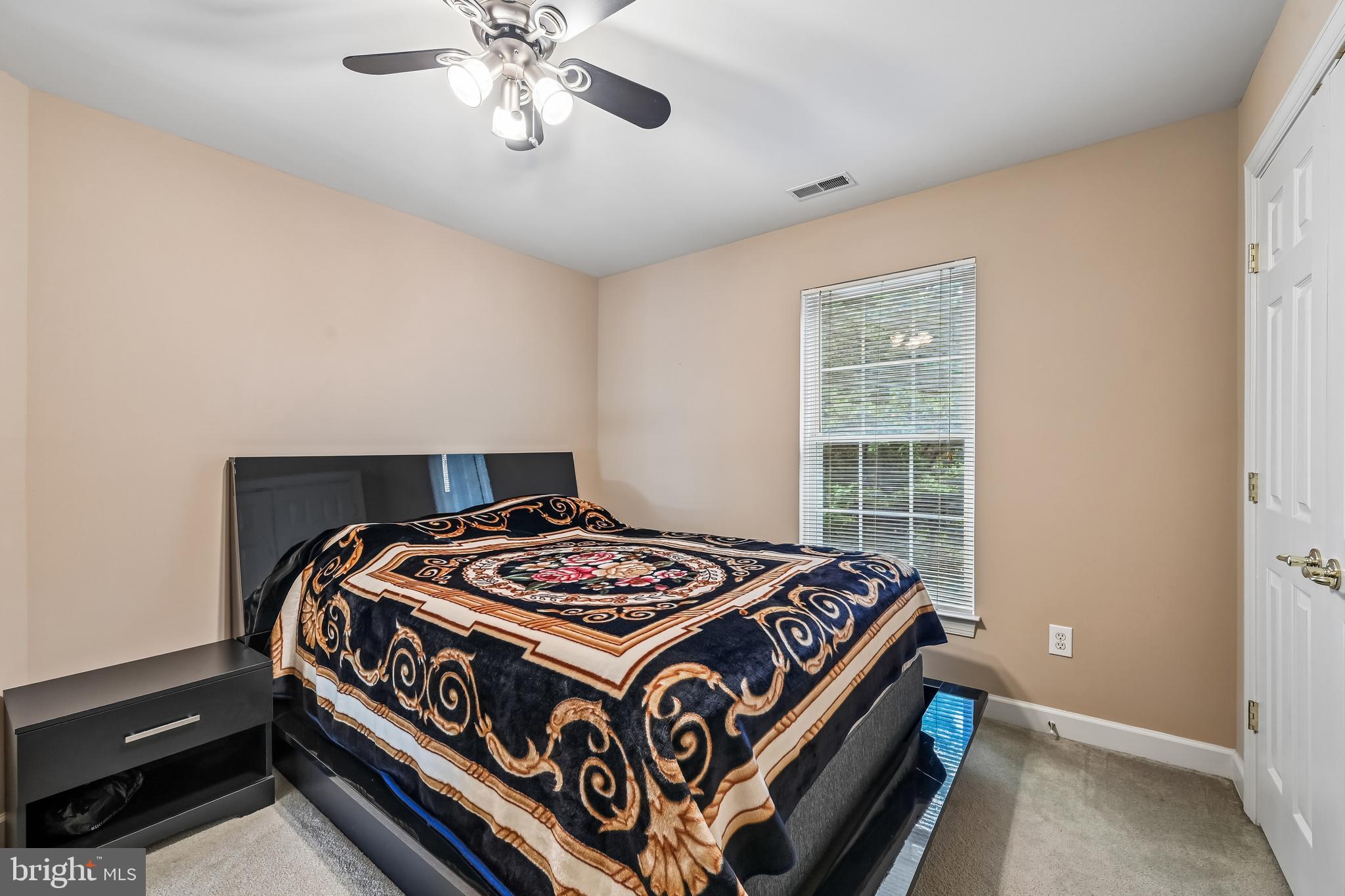 WINDSOR KNOLLS - Residential